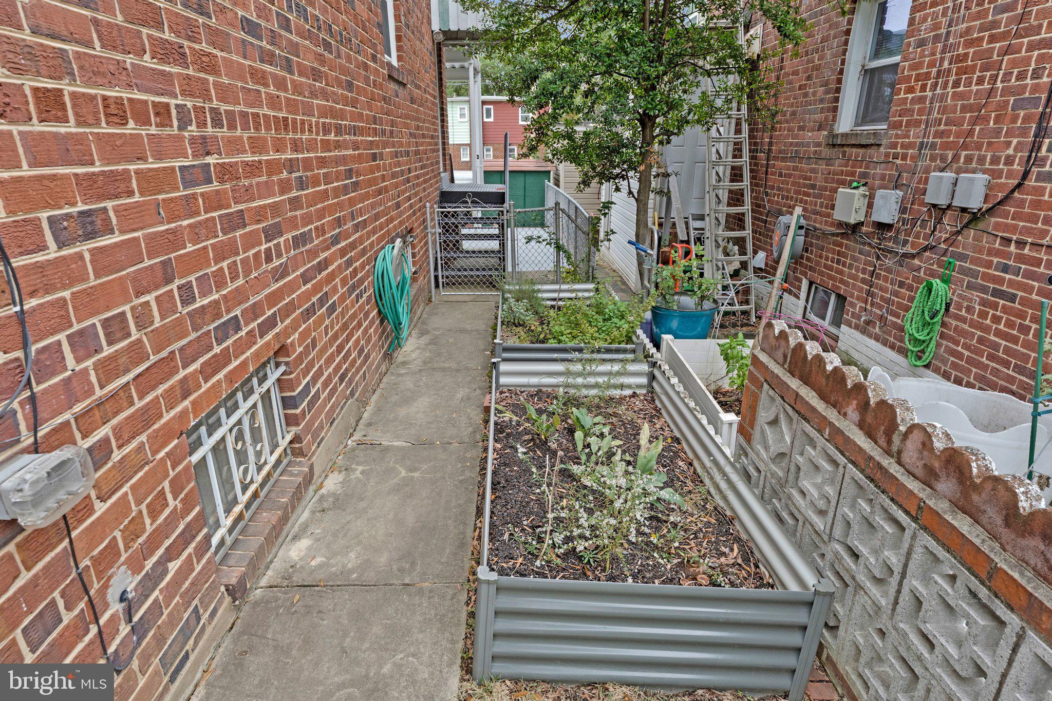 123 NE 48TH PLACE NE
