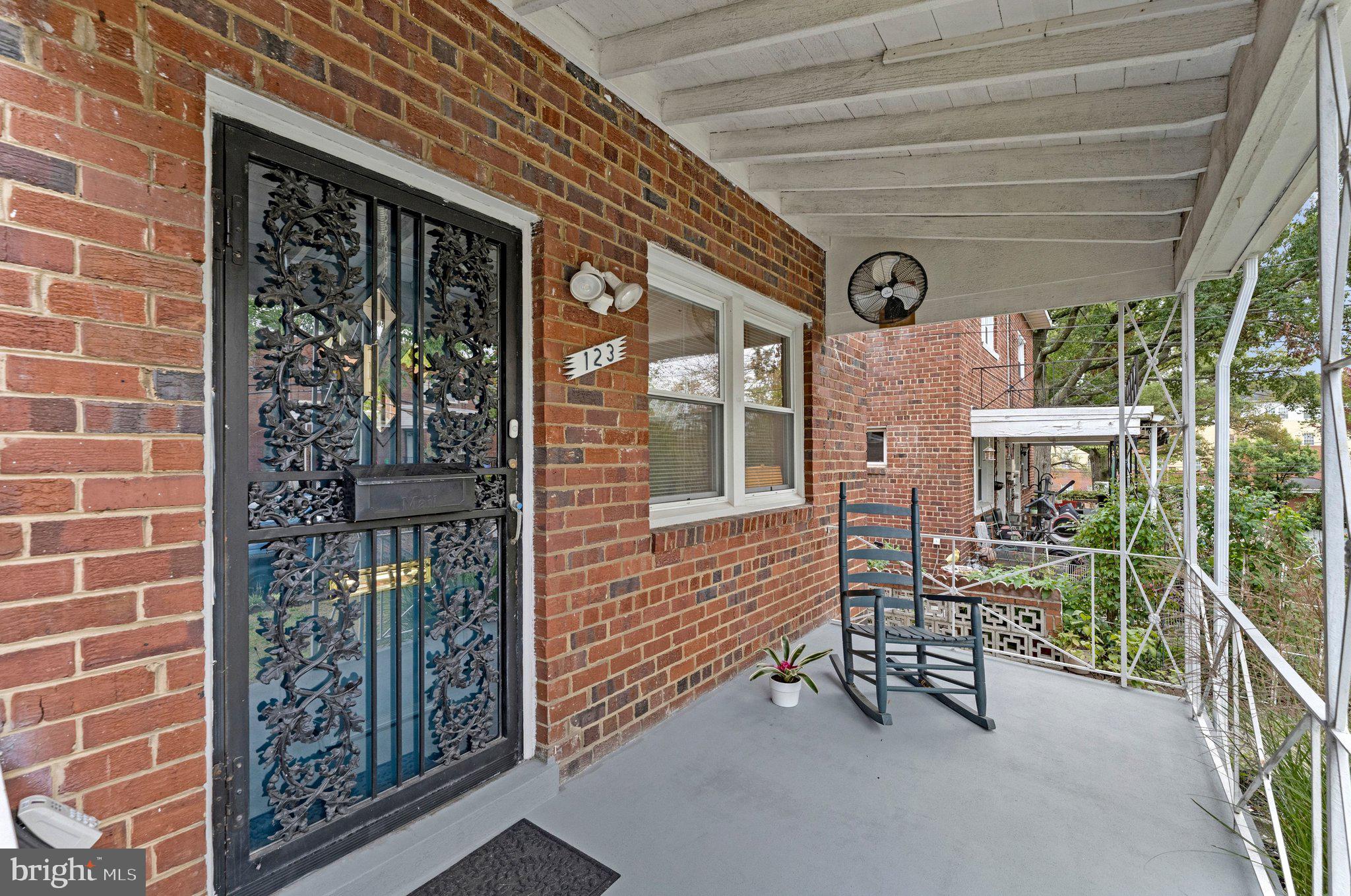 123 NE 48TH PLACE NE