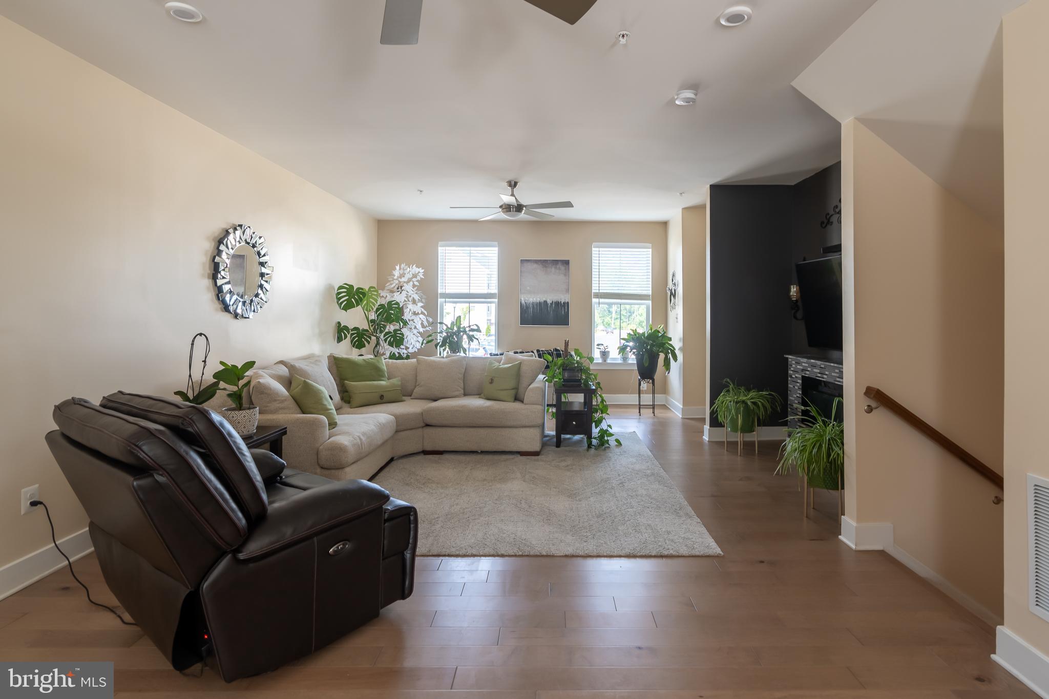 1445 HONEYLOCUST DRIVE