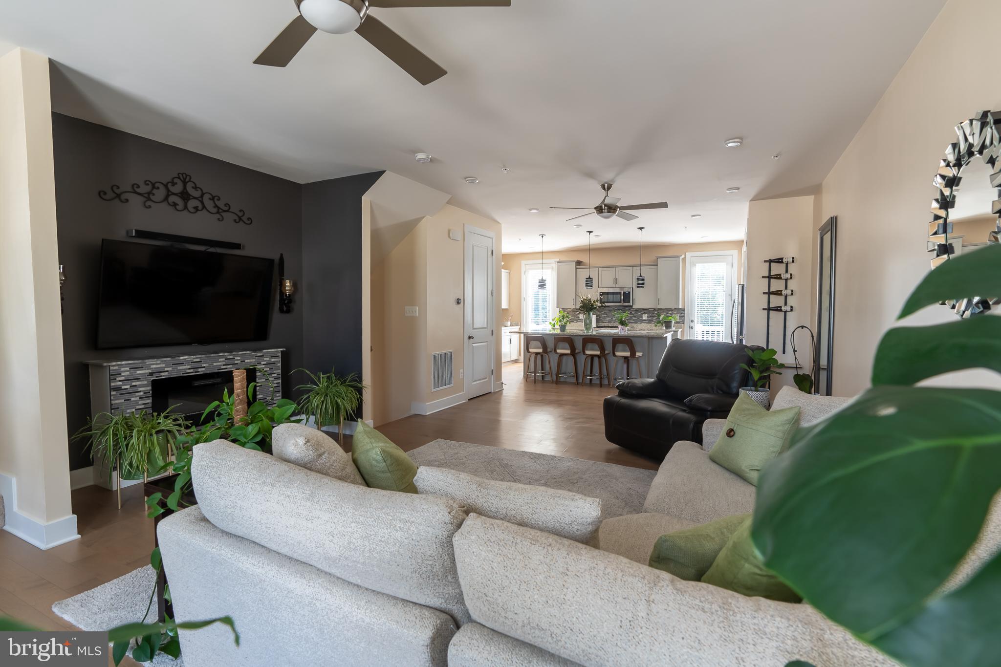 1445 HONEYLOCUST DRIVE