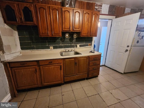 Townhouse For Sale - 46 Lincoln Avenue<br/> TRENTON, NJ 08609