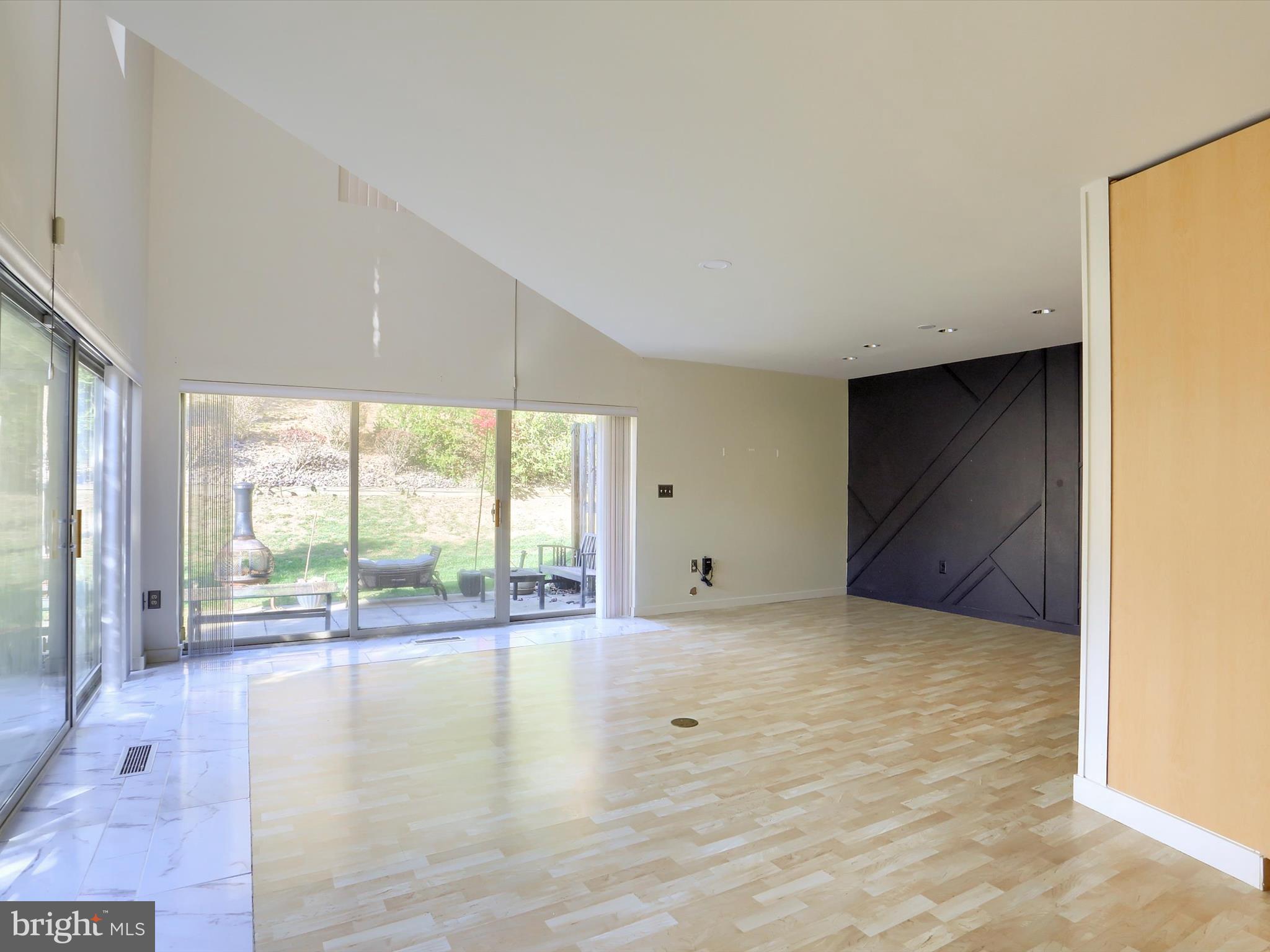 HOUSES AT OAKHURST - Residential