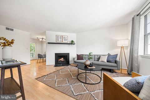 Photo of 2850 - C S Wakefield Street #C, ARLINGTON, VA 22206 (MLS # VAAR2073304)