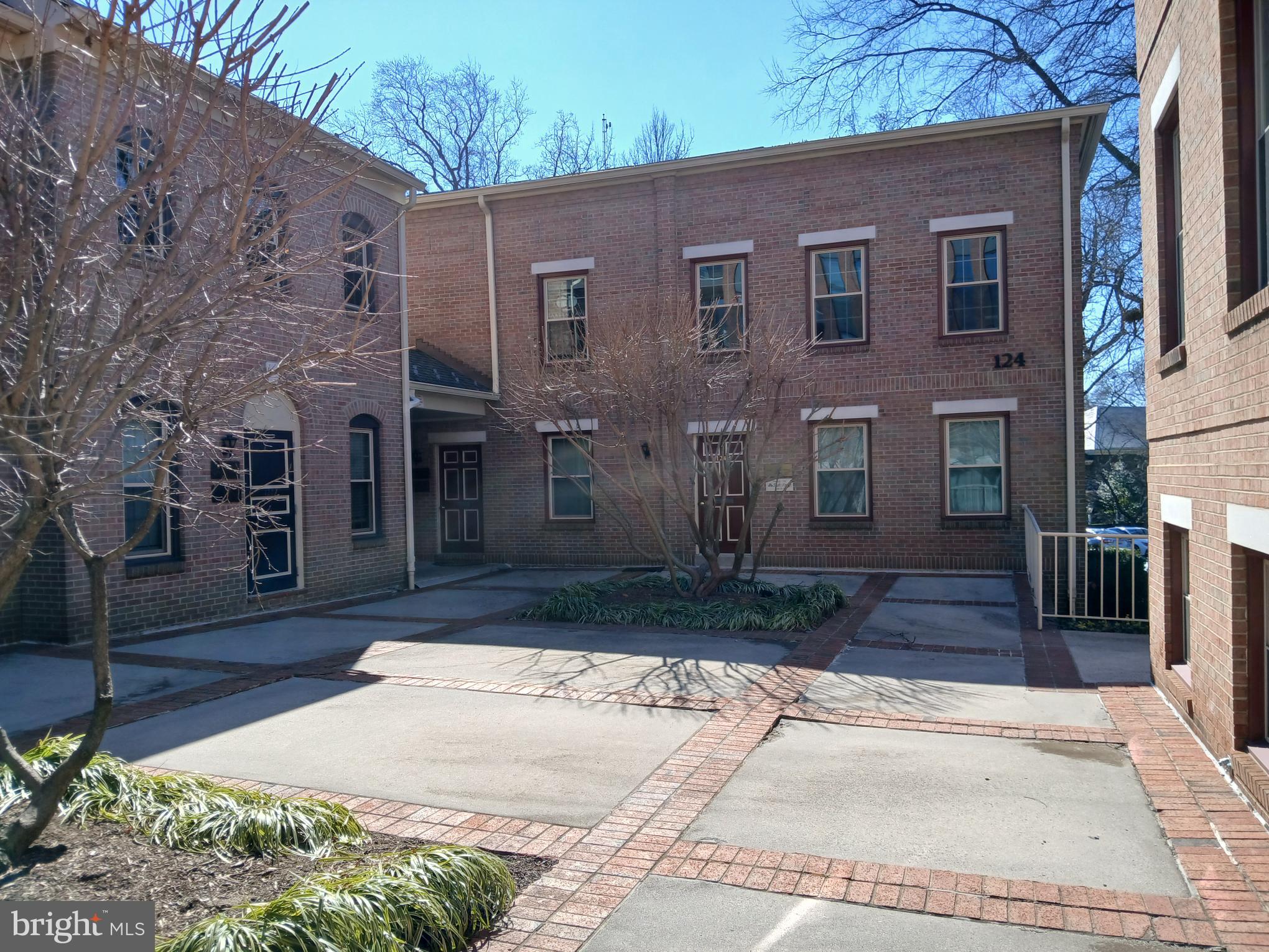 124 E BROAD STREET 124