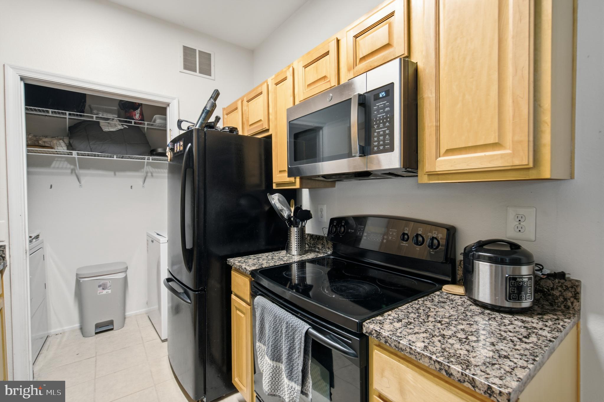 1591 SPRING GATE DRIVE 3103