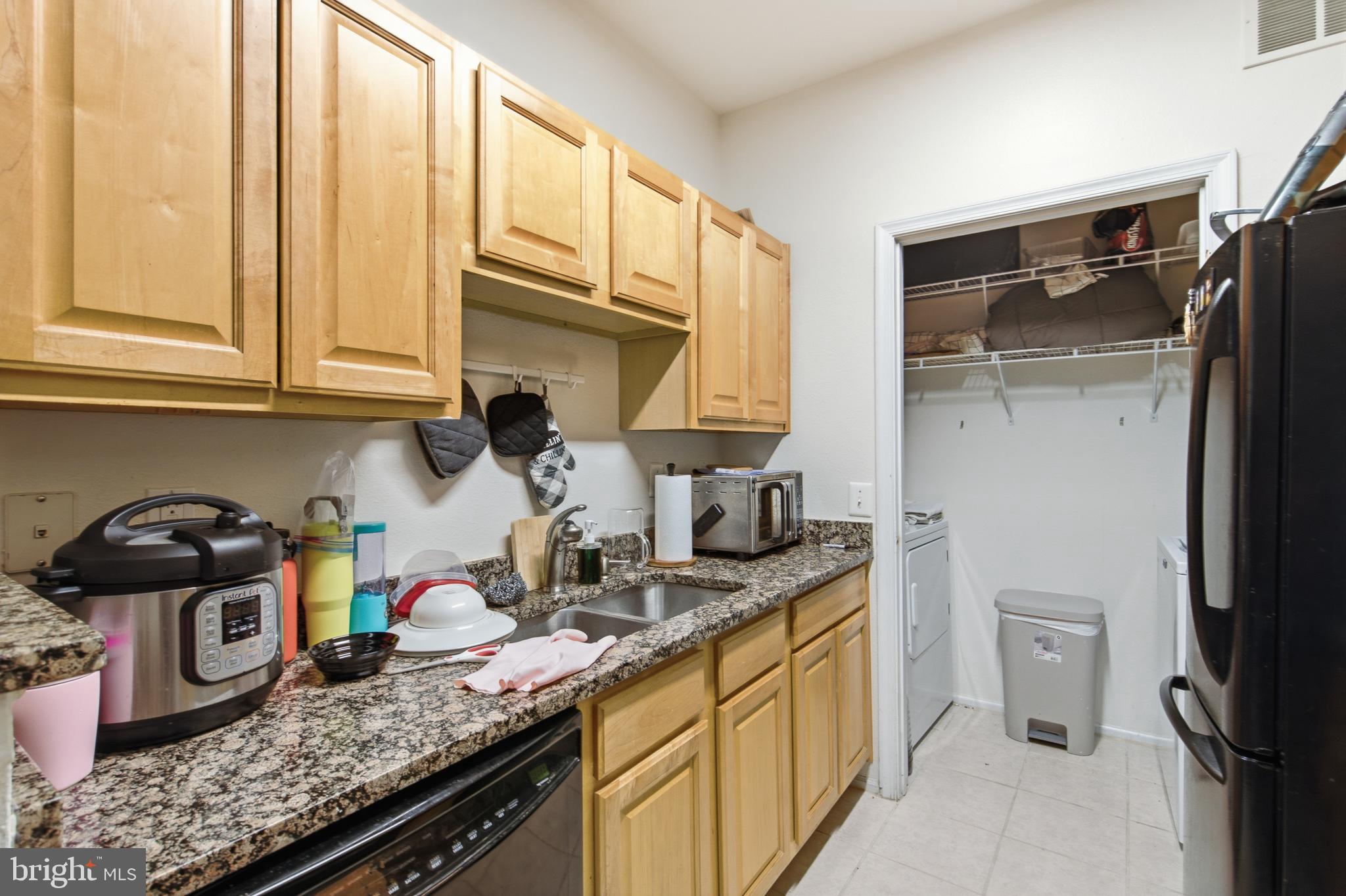 1591 SPRING GATE DRIVE 3103