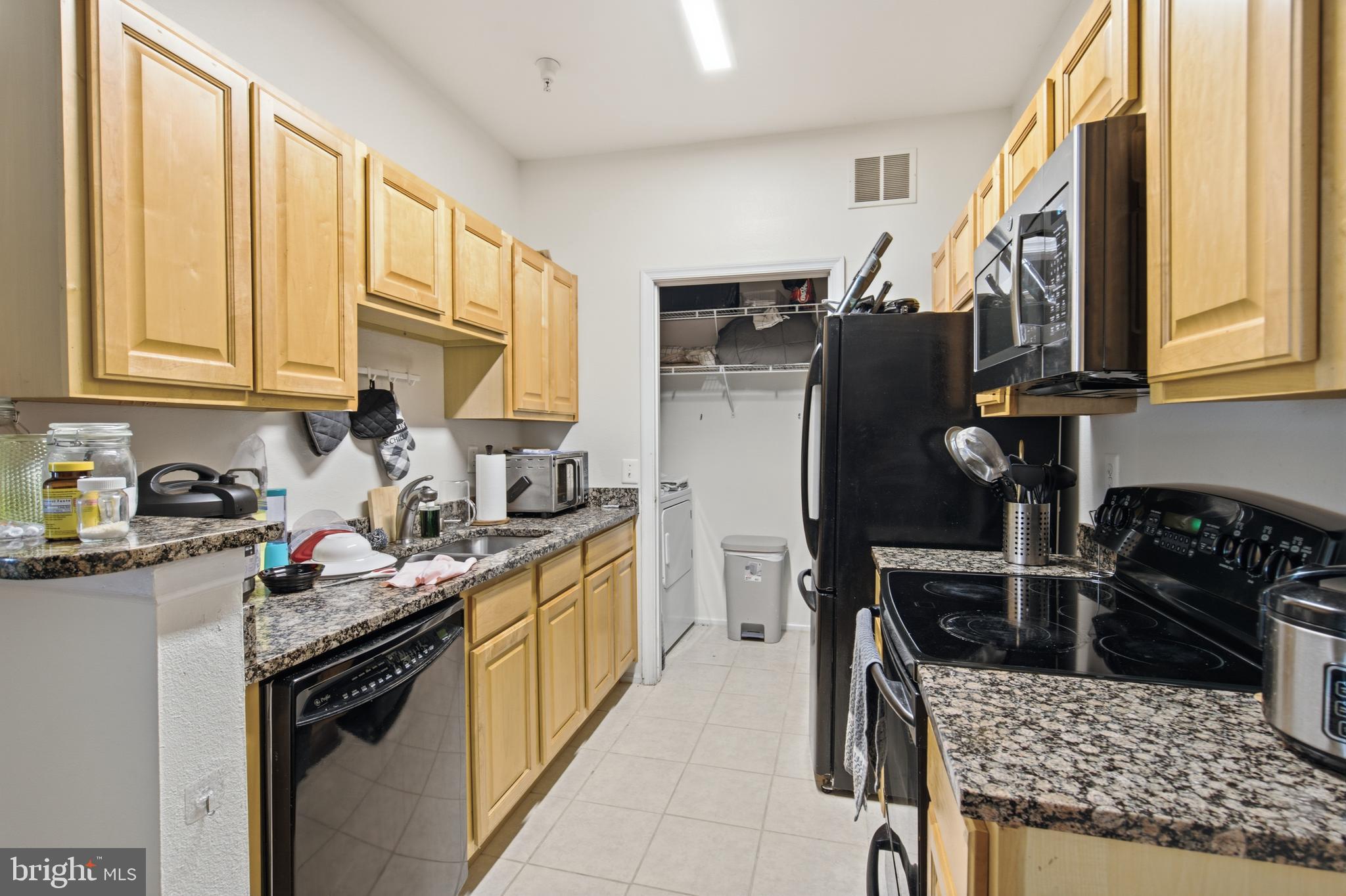 1591 SPRING GATE DRIVE 3103