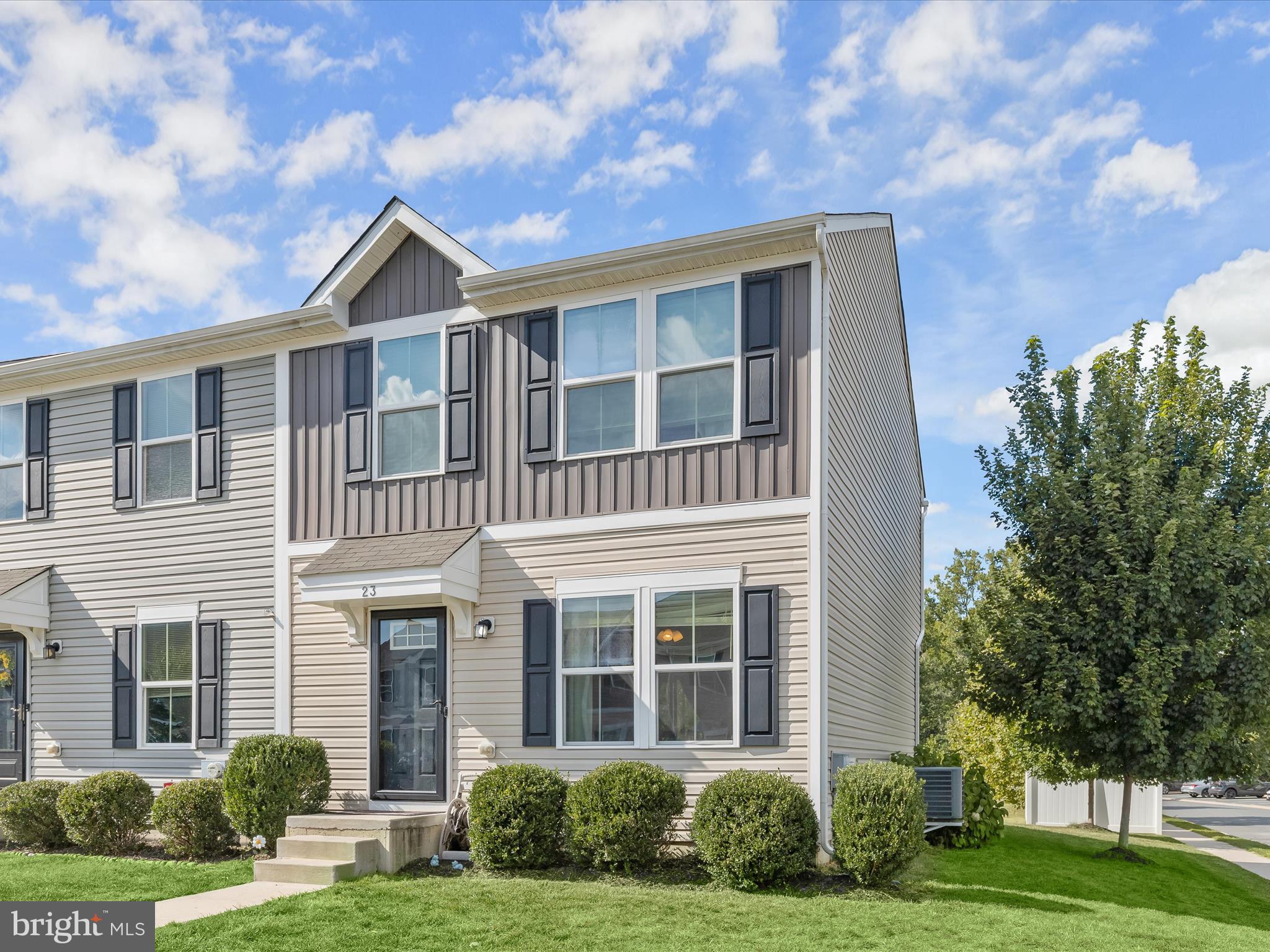 Discover the charm of 23 Karina Court, a 3-bedroom, 2.5-bath end-of-group townhome nestled in the sought-after West Creek Village community. Step inside to a welcoming foyer that opens to a bright and inviting living room, where soft carpet carries you seamlessly into the dining area and kitchen. The kitchen offers a center island, stainless steel appliances, including a new microwave (2024) and a spacious pantry, making both everyday meals and entertaining effortless. The adjoining dining area features a slider to the step-down patio, the perfect spot for outdoor dining or summer grilling. A convenient powder room completes the main level.
Upstairs, the primary suite offers a relaxing retreat with a walk-in closet, ceiling fan, and private en suite bath. Two additional bedrooms, a full hall bath, and laundry on the bedroom level add to the comfort and functionality of the home.
The expansive lower level provides endless possibilities. Whether you envision a finished recreation space or prefer to keep it as organized storage for seasonal items, sports gear, and more, this area adapts to your needs.
With easy access to I-95, Delaware, the University of Delaware, and a variety of local conveniences, this home checks every box for comfort and convenience.