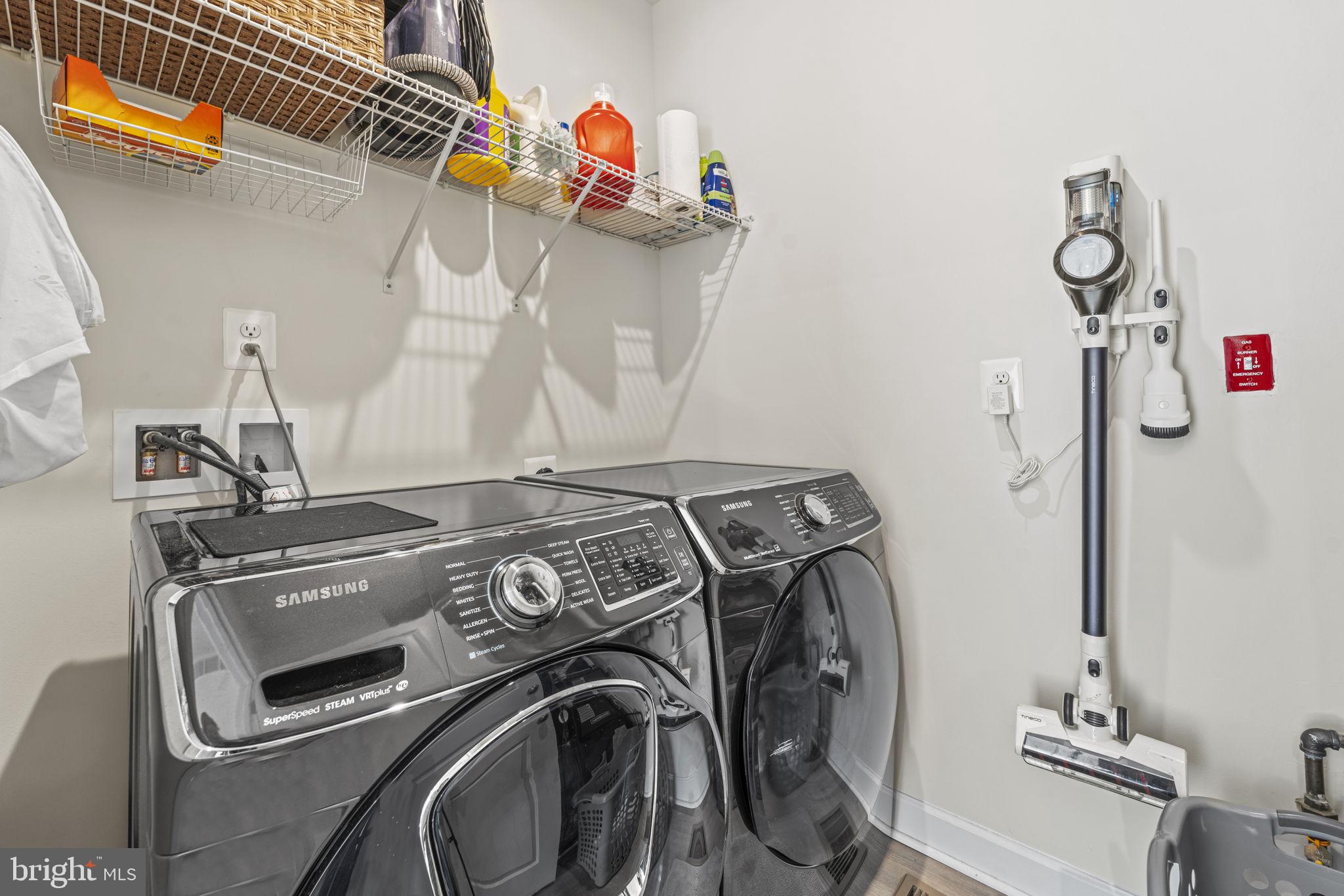 THE TOWNS AT PENDER OAKS - Residential Lease