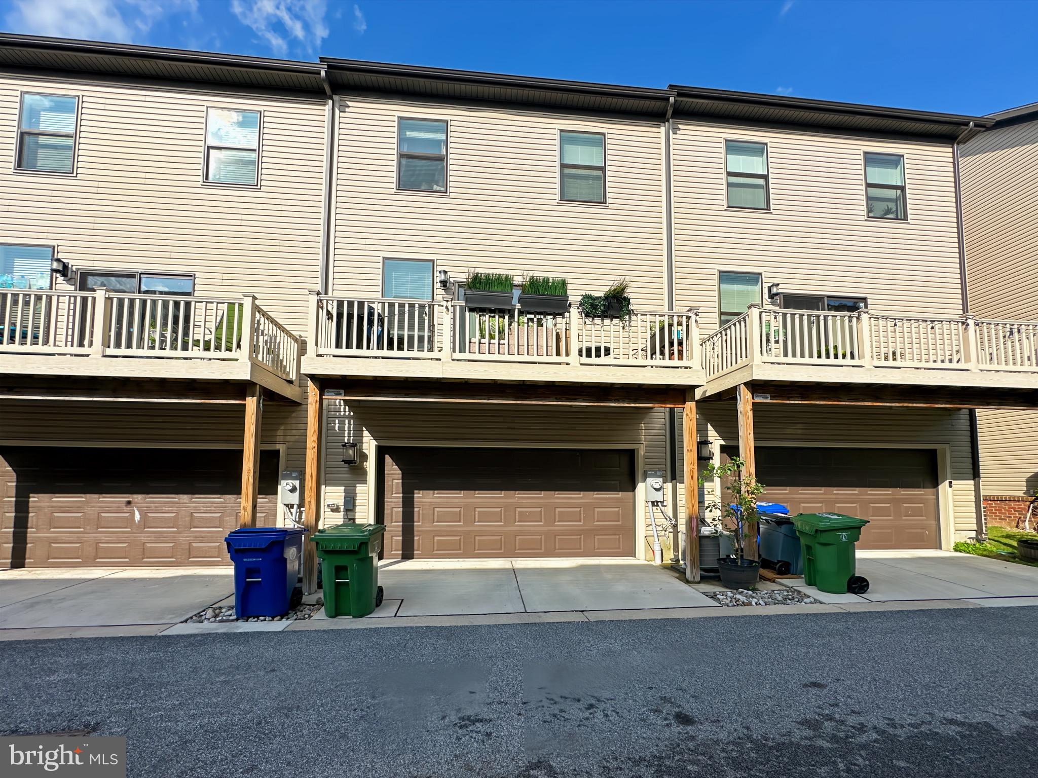MEDFIELD - Residential Lease