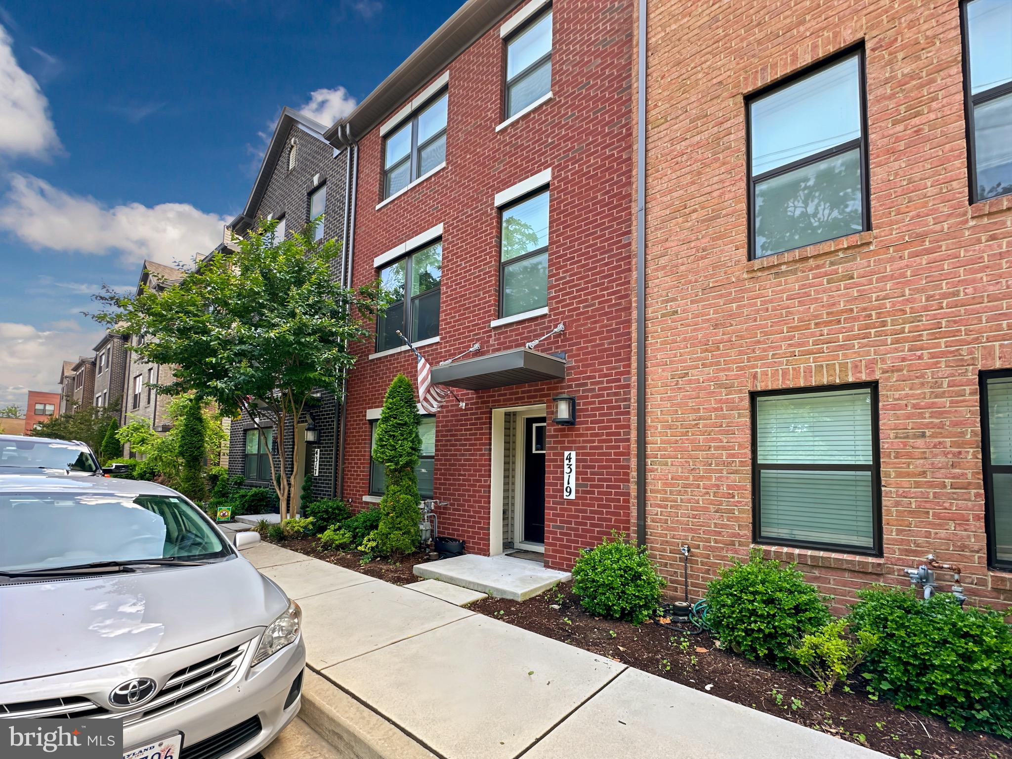 MEDFIELD - Residential Lease