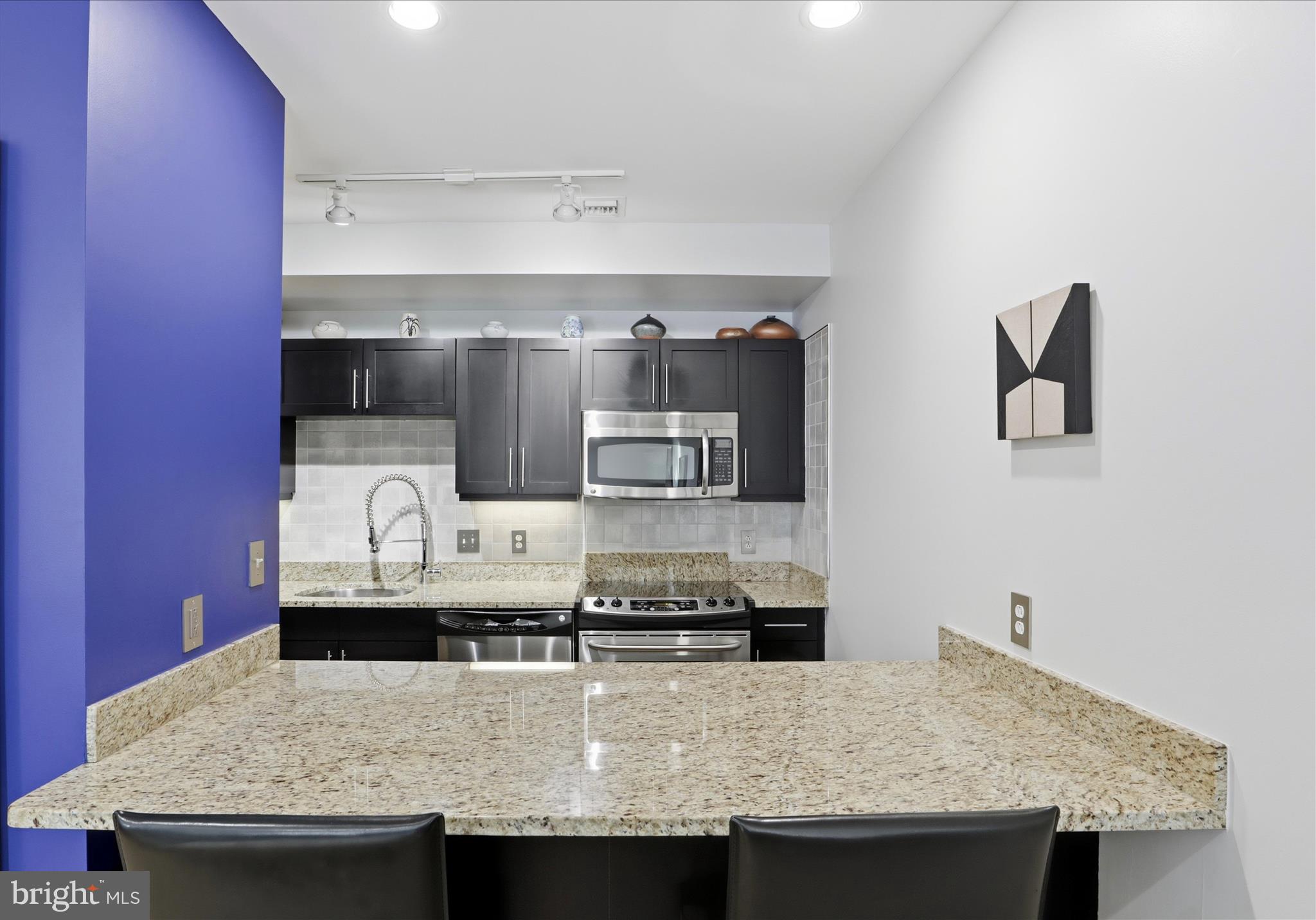 LOCUST POINT - Residential