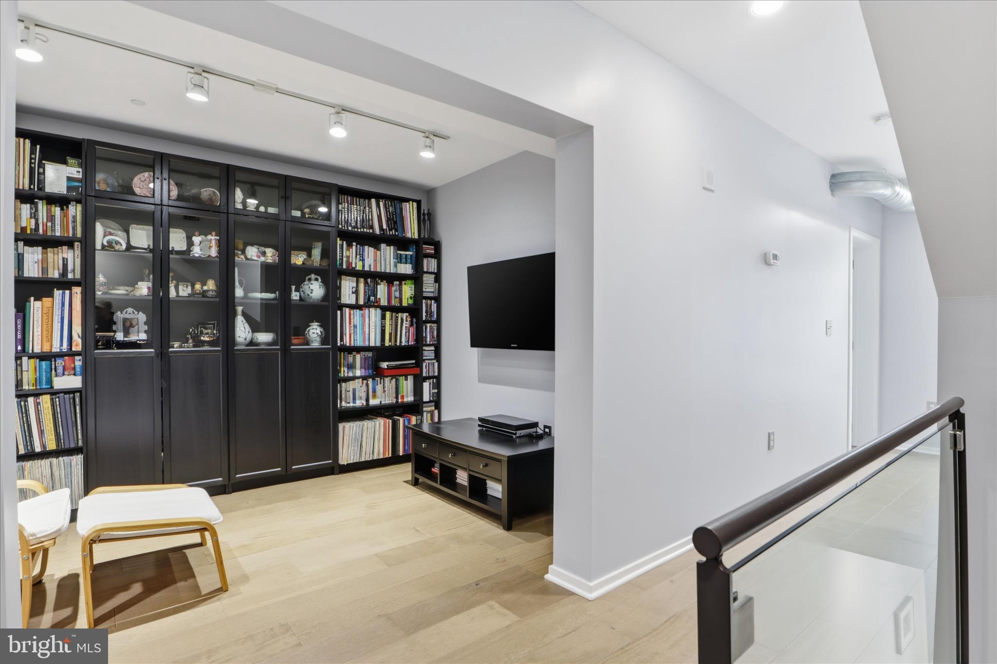 LOCUST POINT - Residential