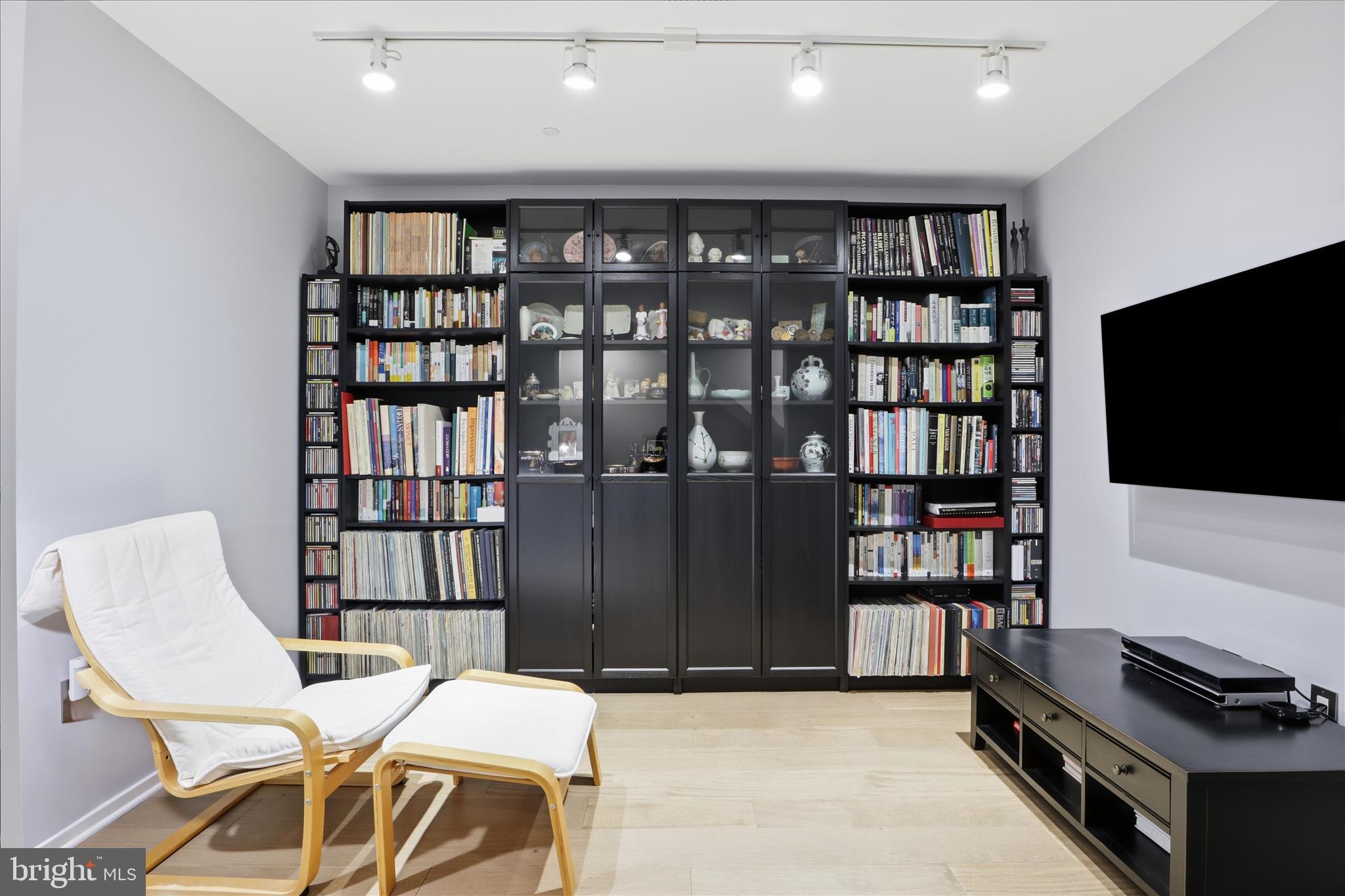 LOCUST POINT - Residential