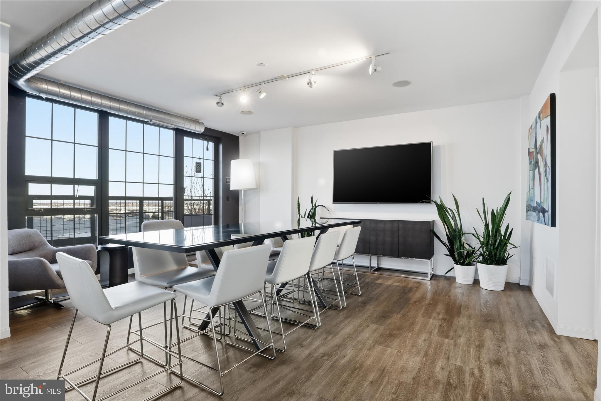 LOCUST POINT - Residential