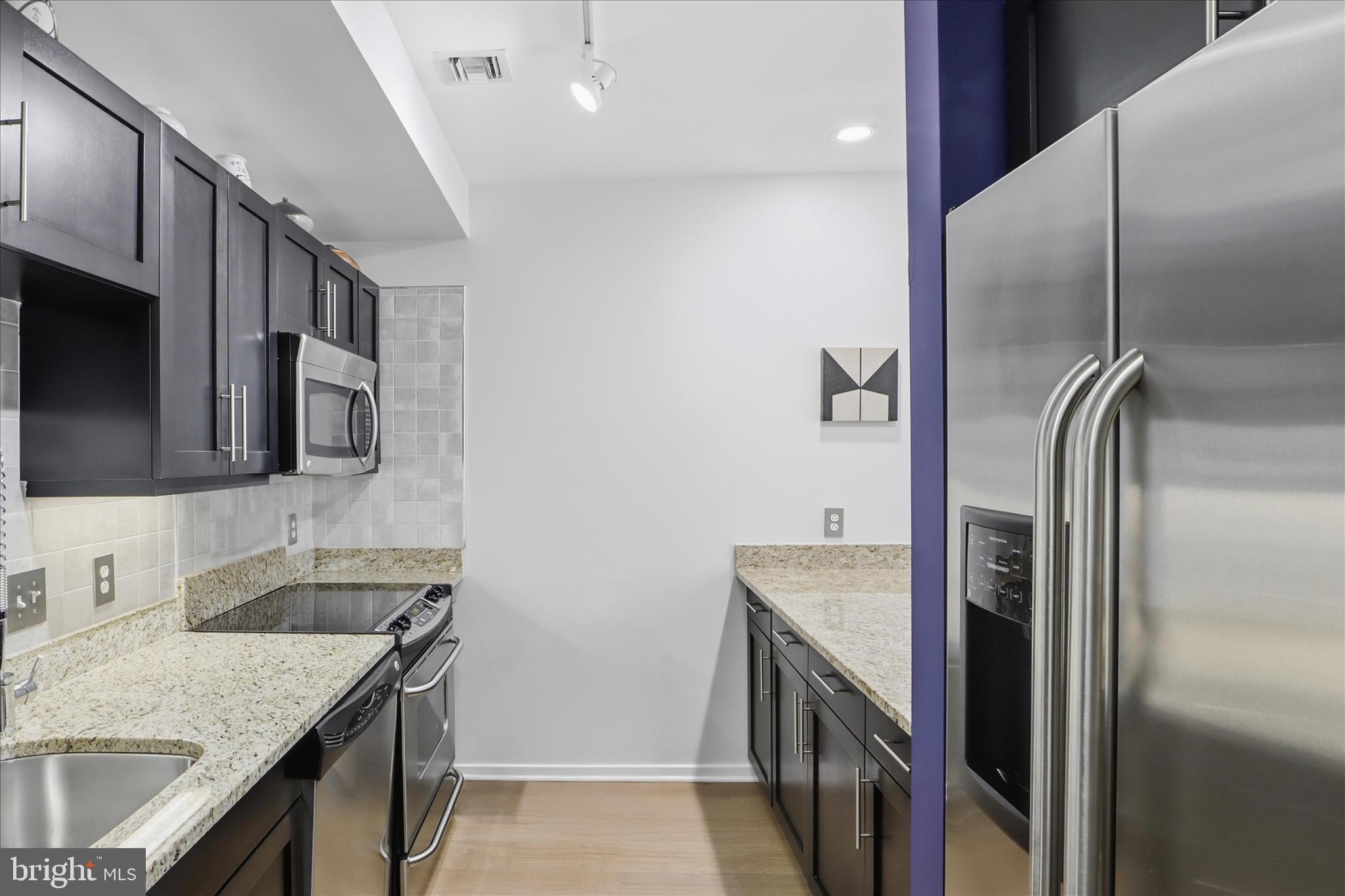 LOCUST POINT - Residential