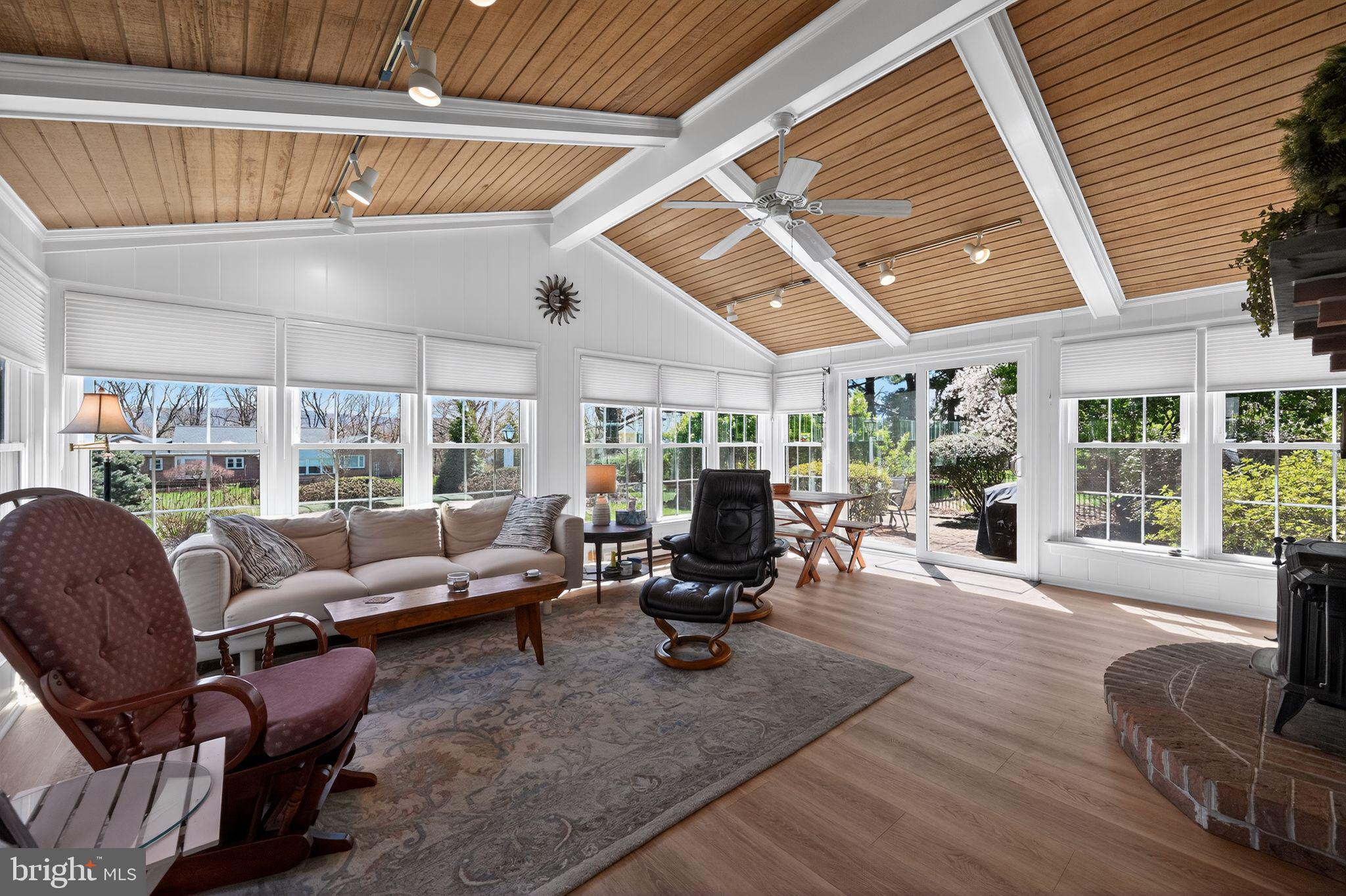 MEADOWBROOK - Residential