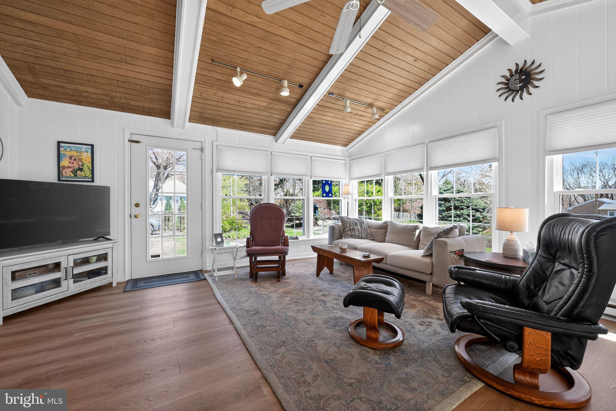 MEADOWBROOK - Residential