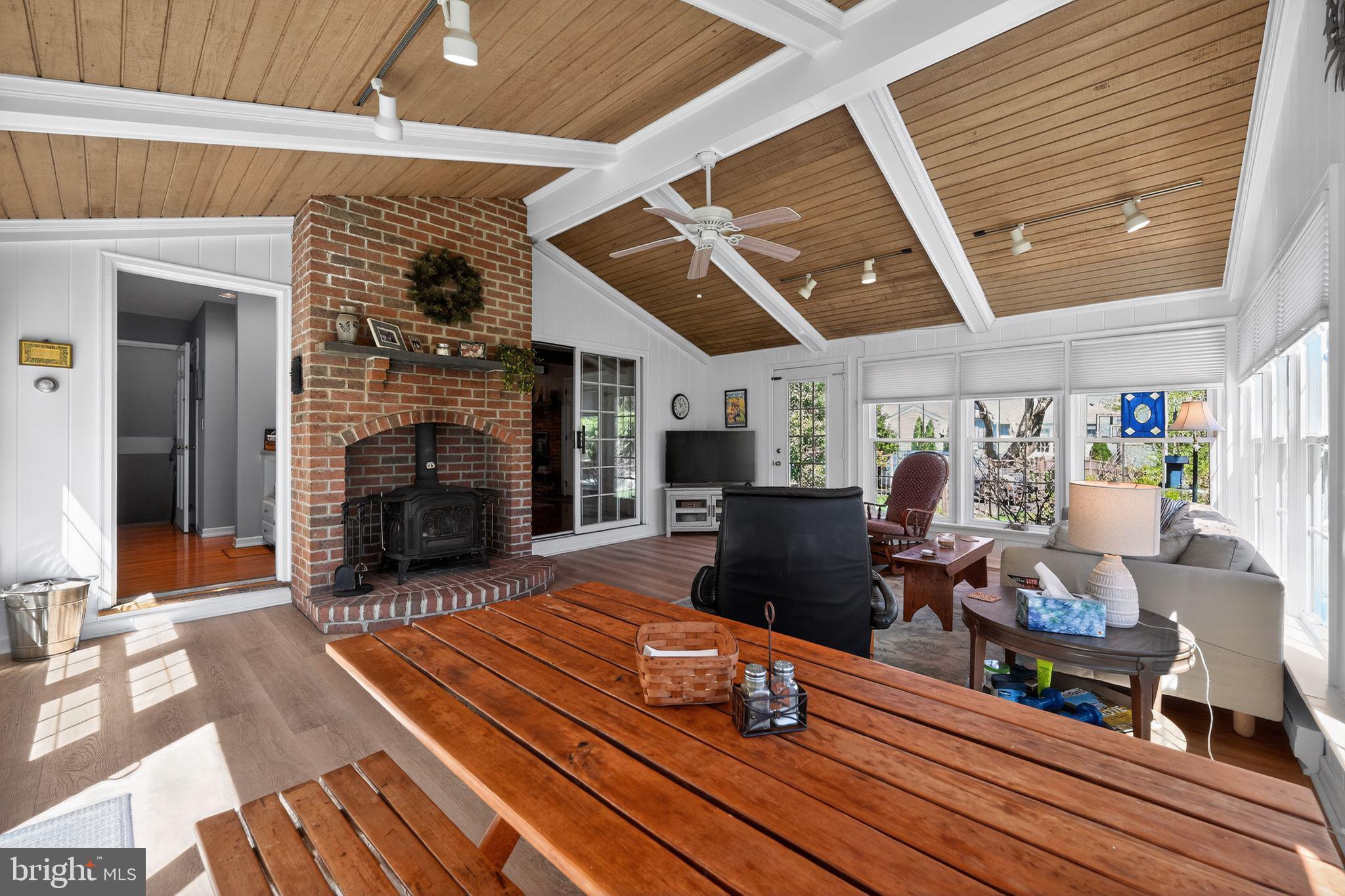 MEADOWBROOK - Residential