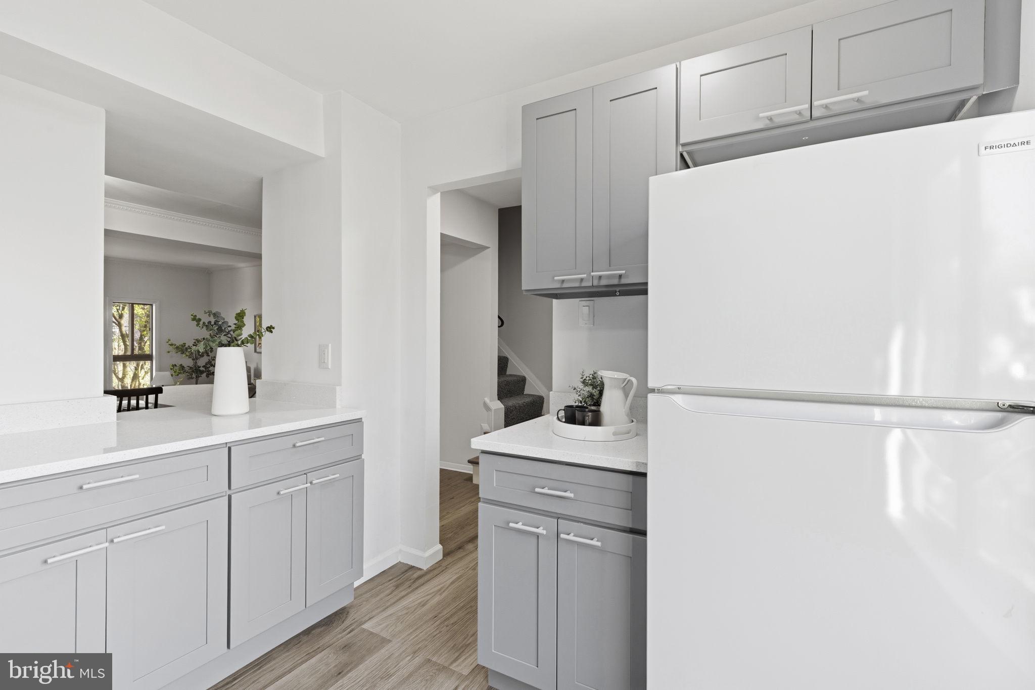 SEVEN COURTS - Residential