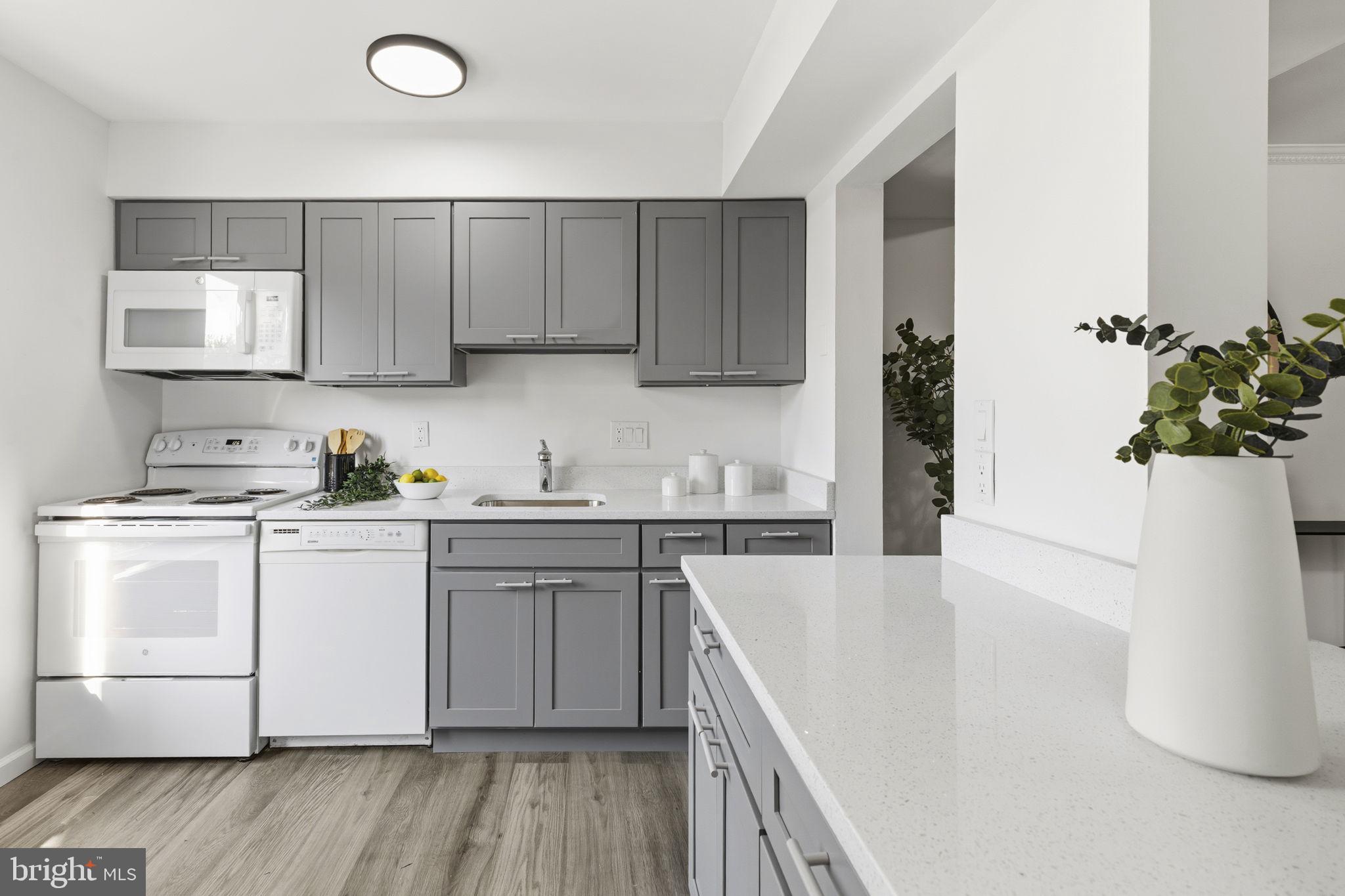 SEVEN COURTS - Residential