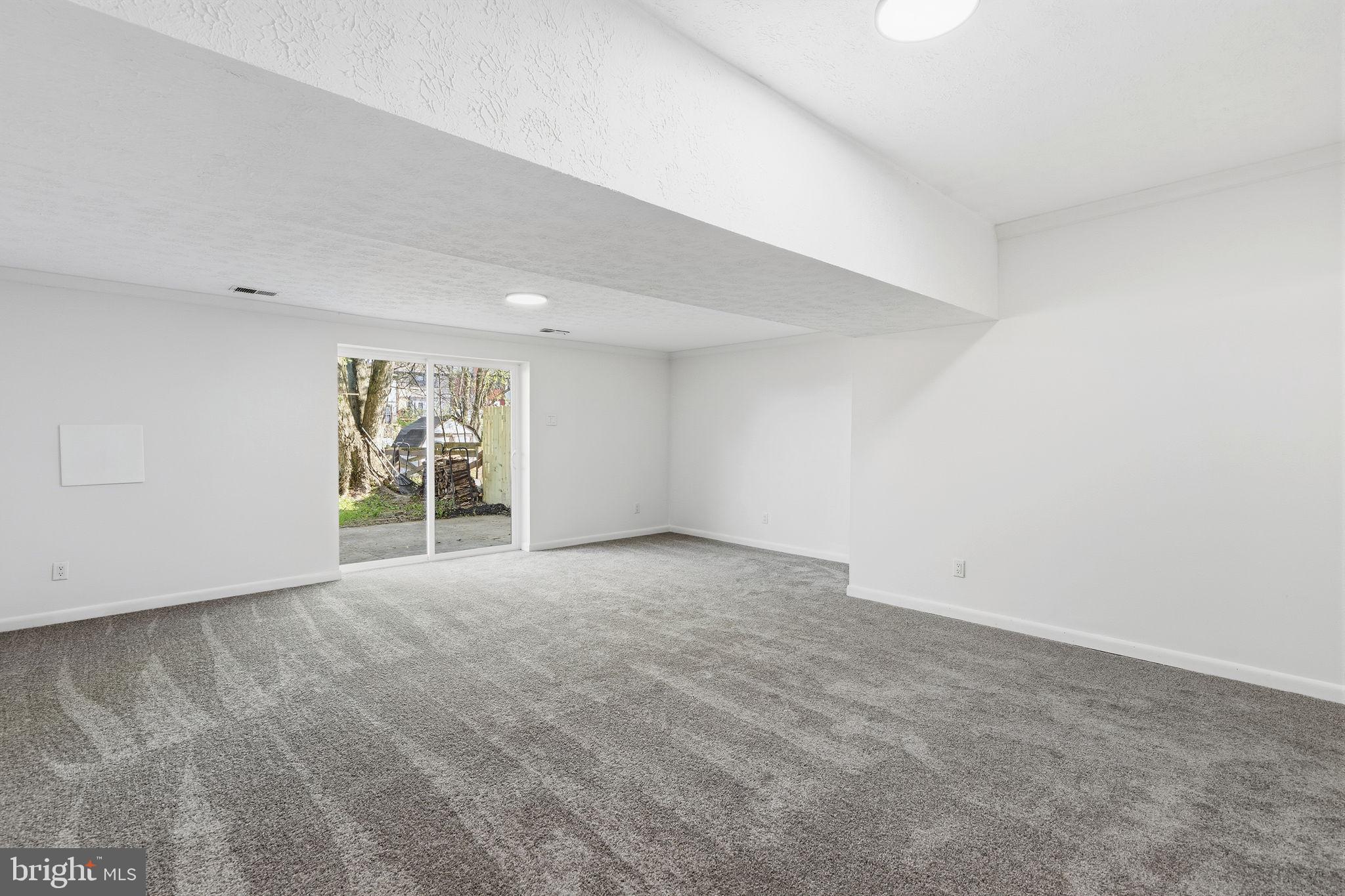 SEVEN COURTS - Residential