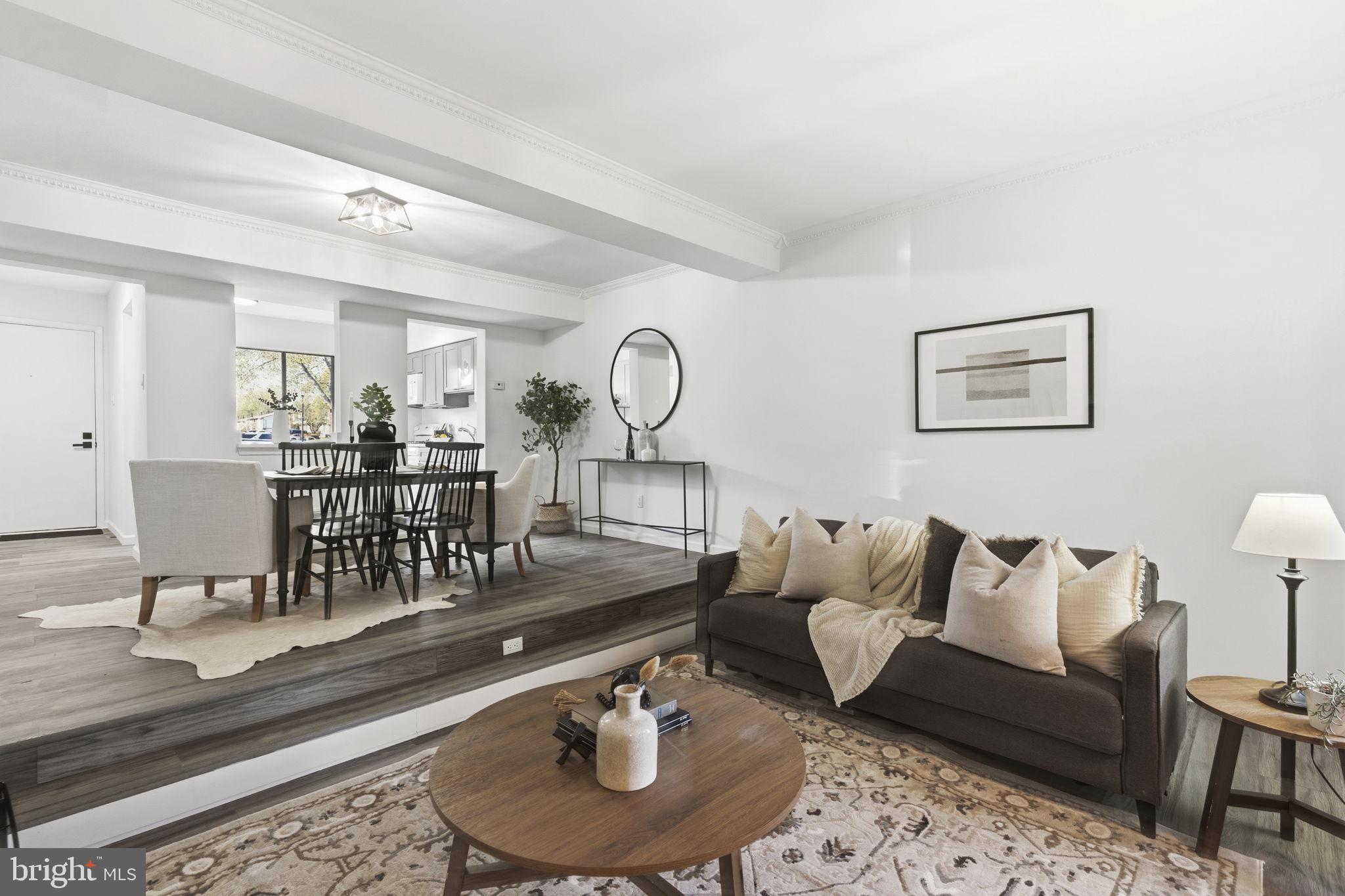 SEVEN COURTS - Residential