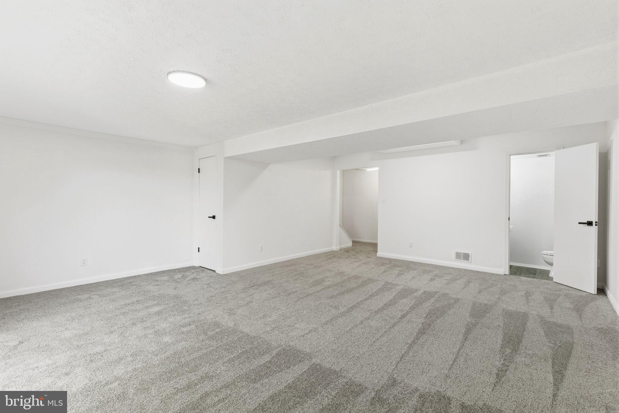 SEVEN COURTS - Residential