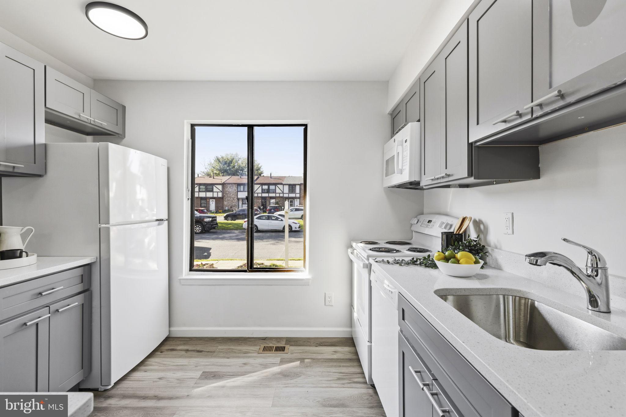 SEVEN COURTS - Residential