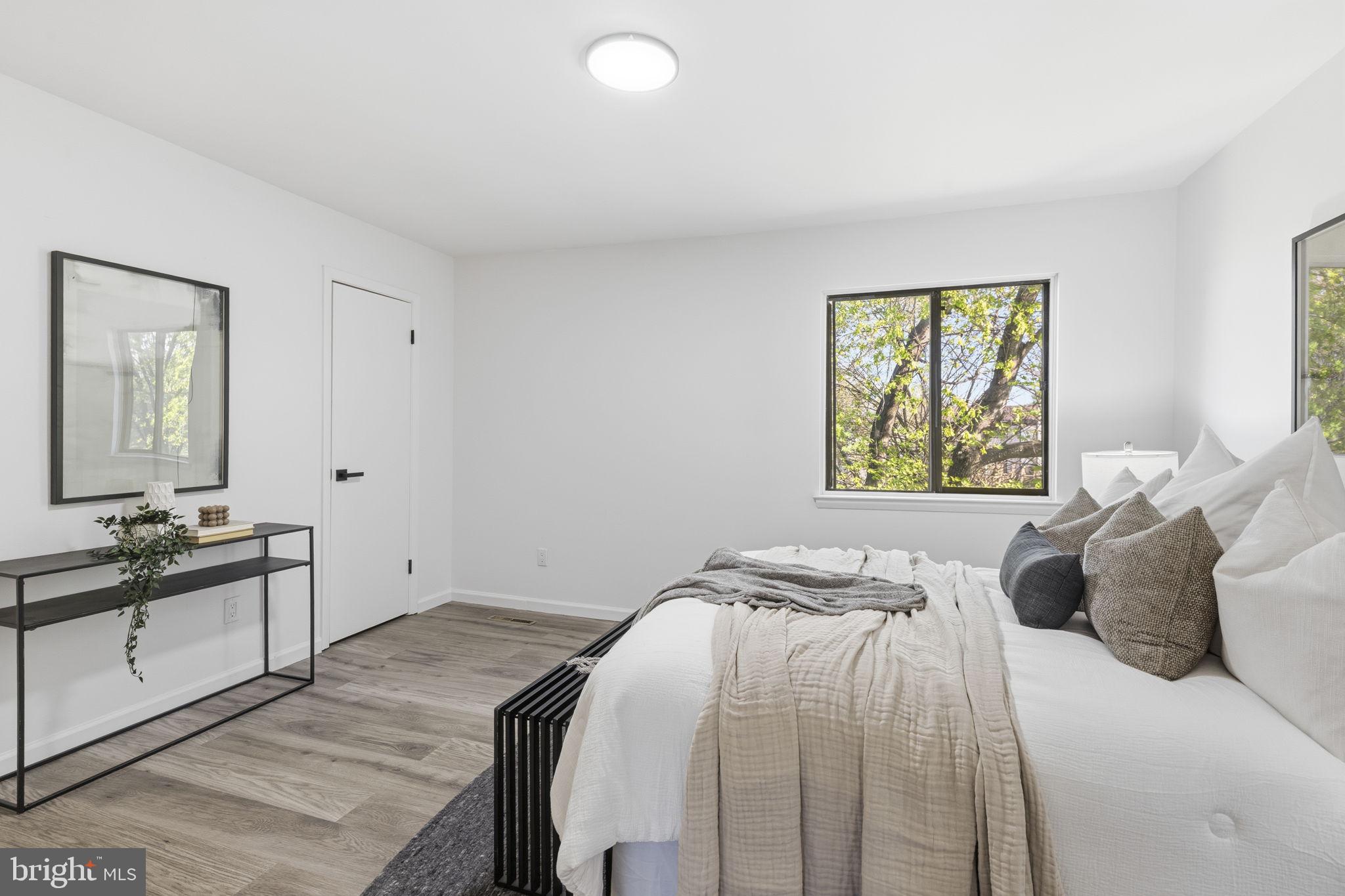 SEVEN COURTS - Residential