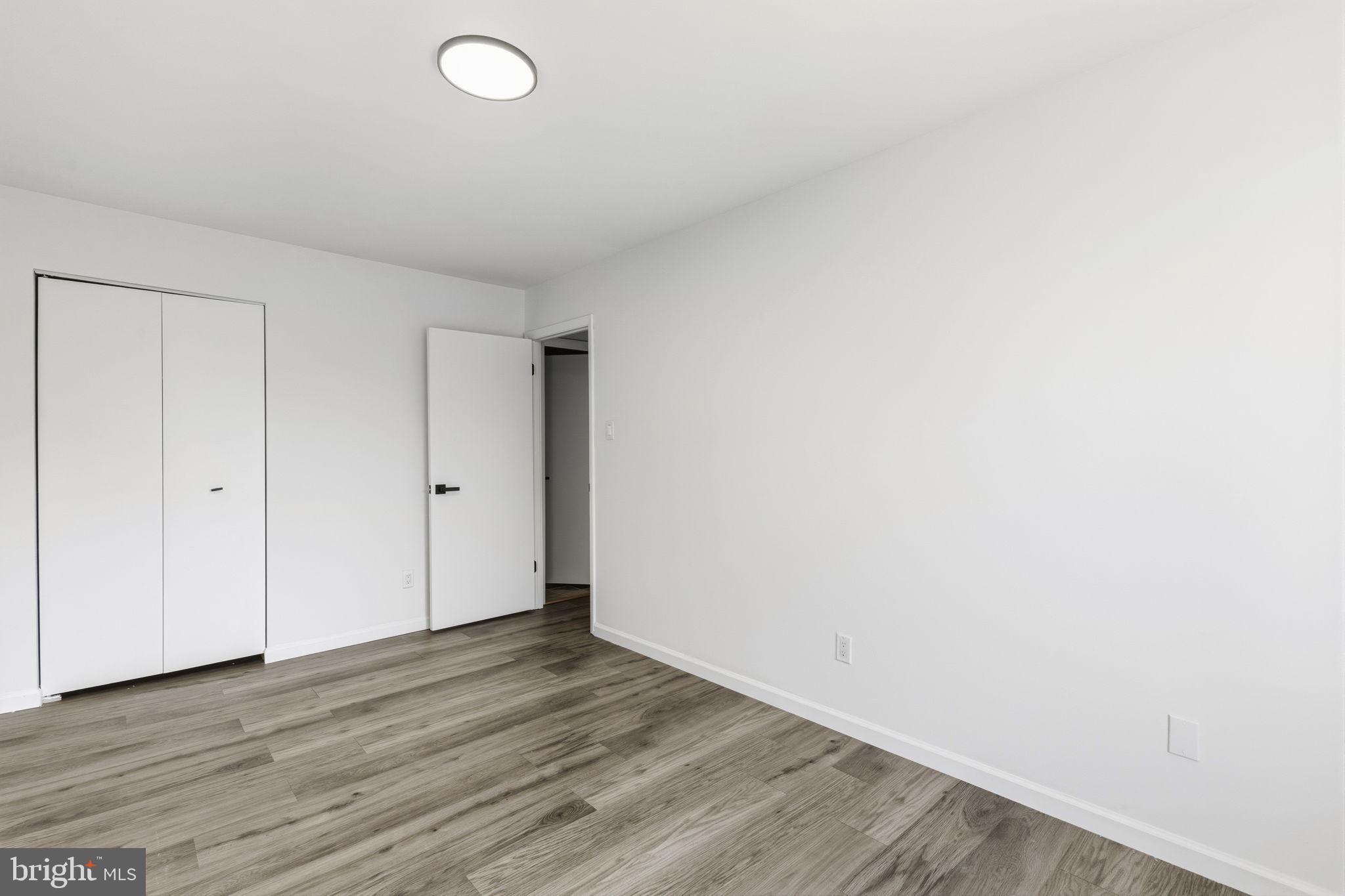 SEVEN COURTS - Residential