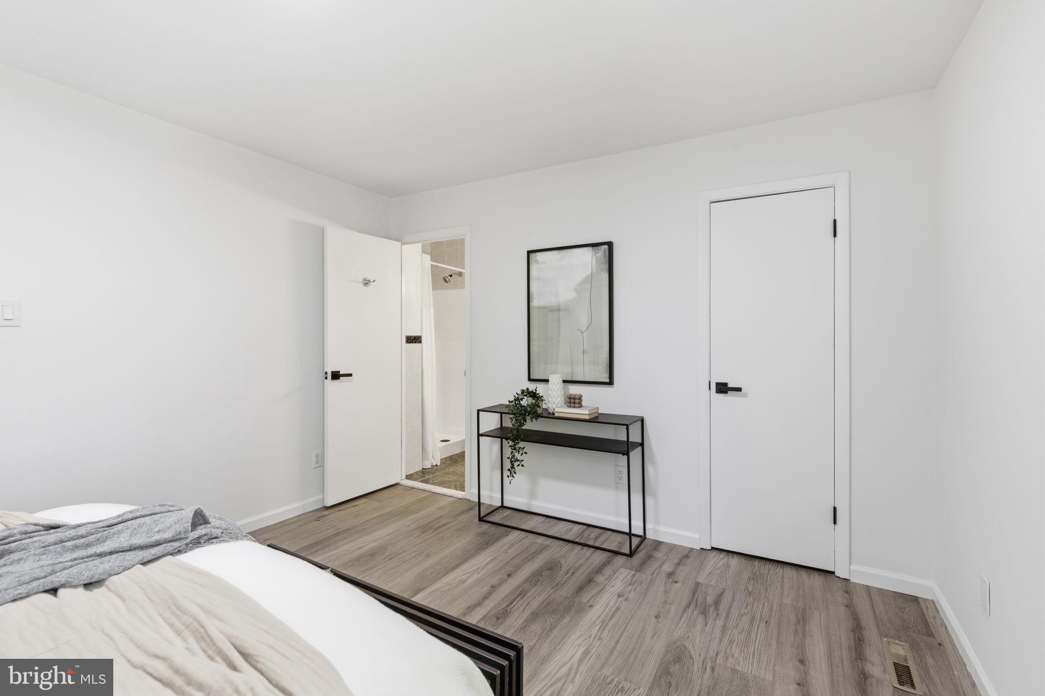 SEVEN COURTS - Residential