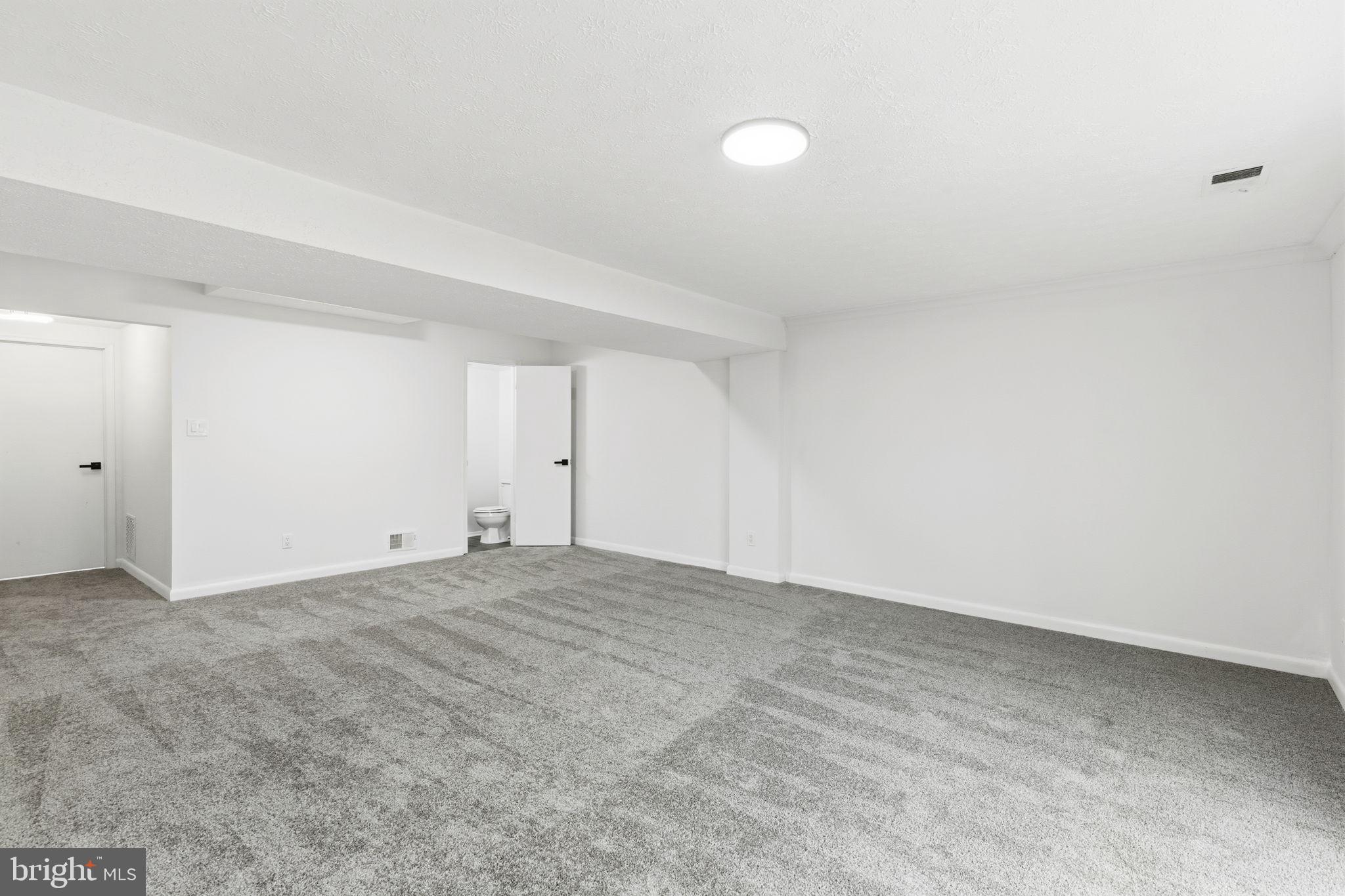 SEVEN COURTS - Residential