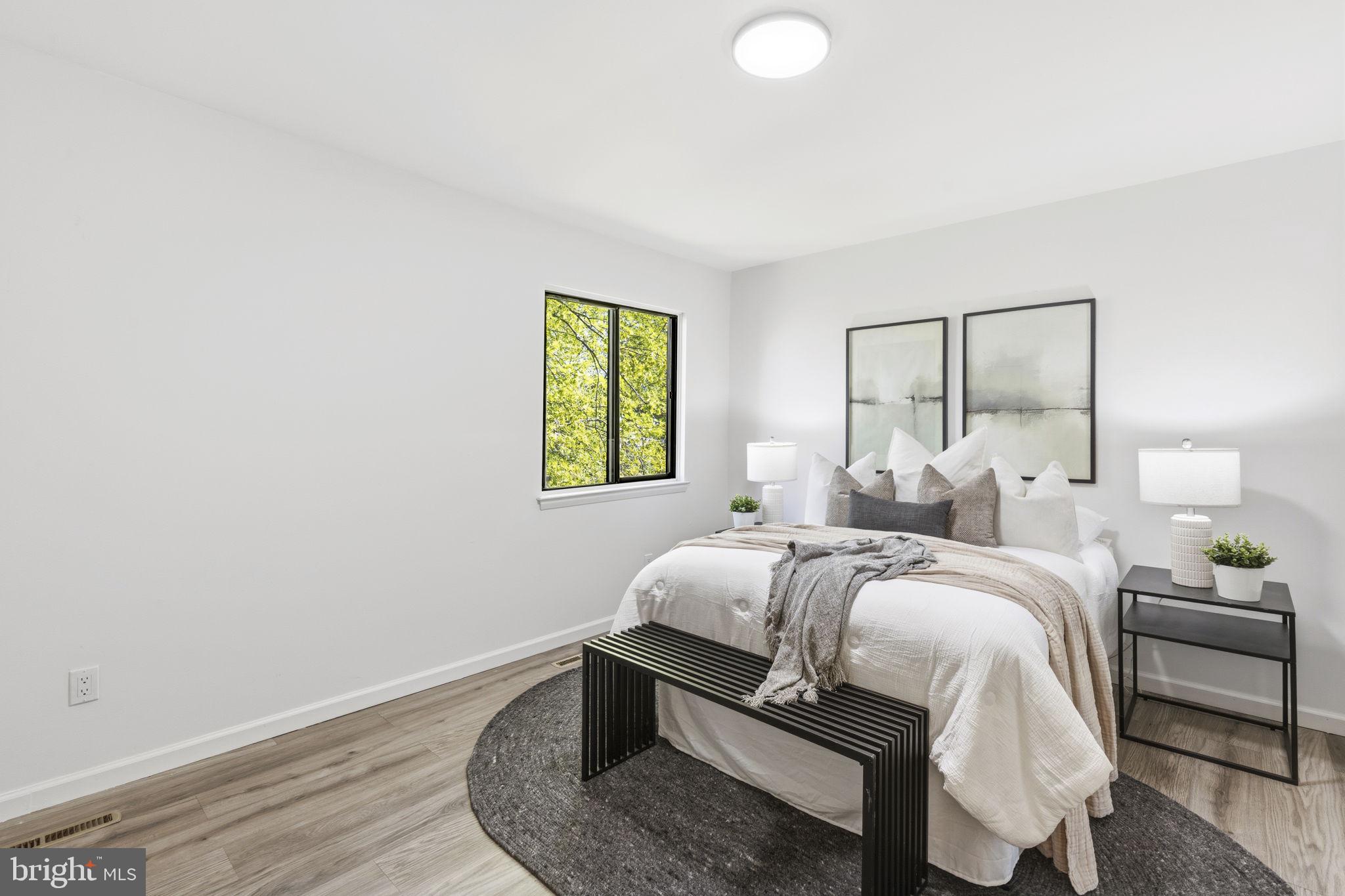 SEVEN COURTS - Residential