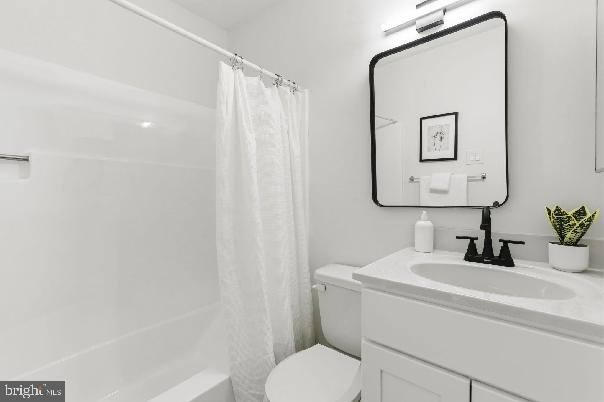 SEVEN COURTS - Residential