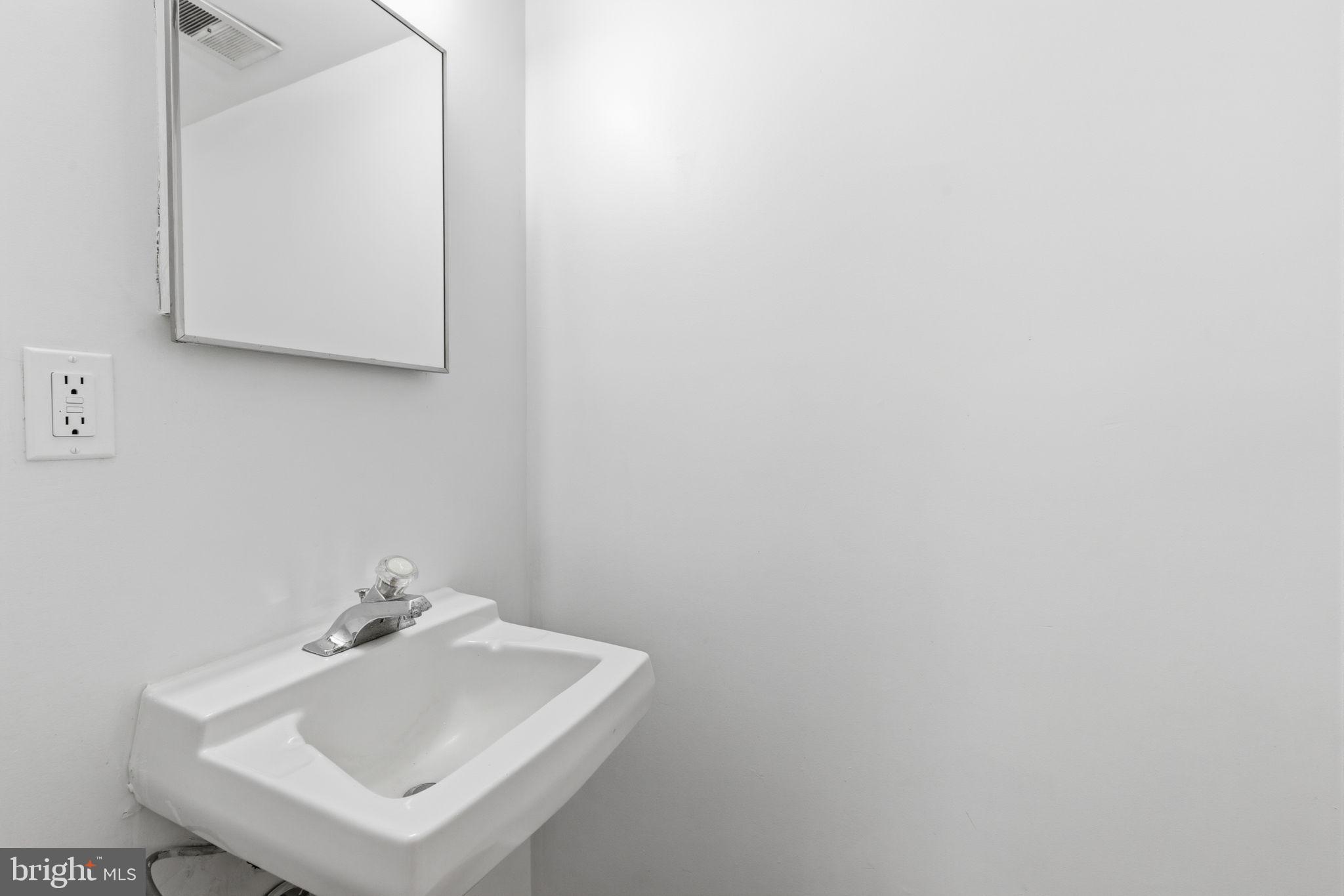 SEVEN COURTS - Residential