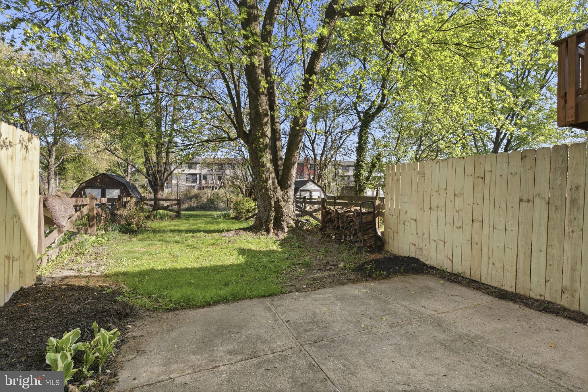 SEVEN COURTS - Residential