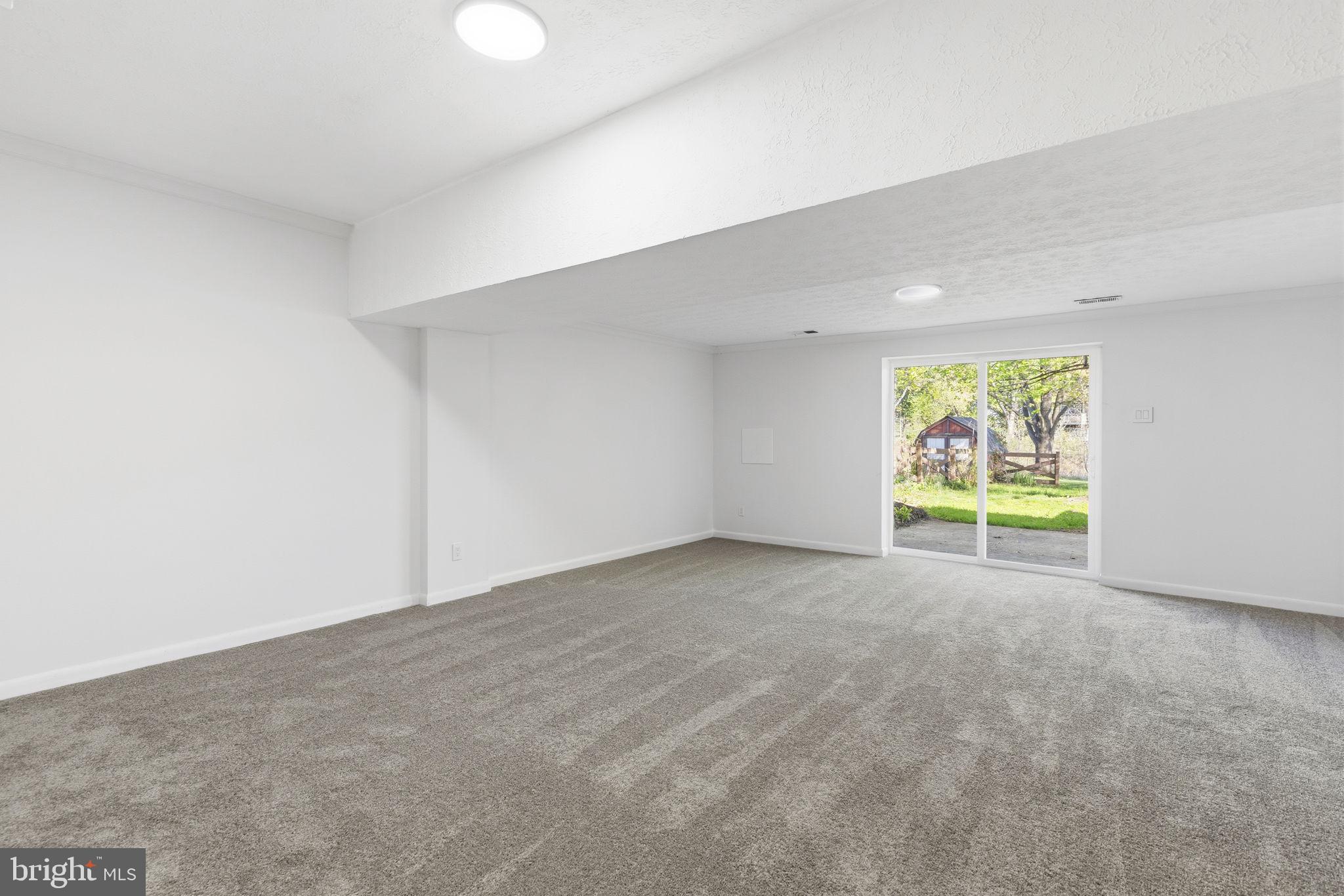 SEVEN COURTS - Residential