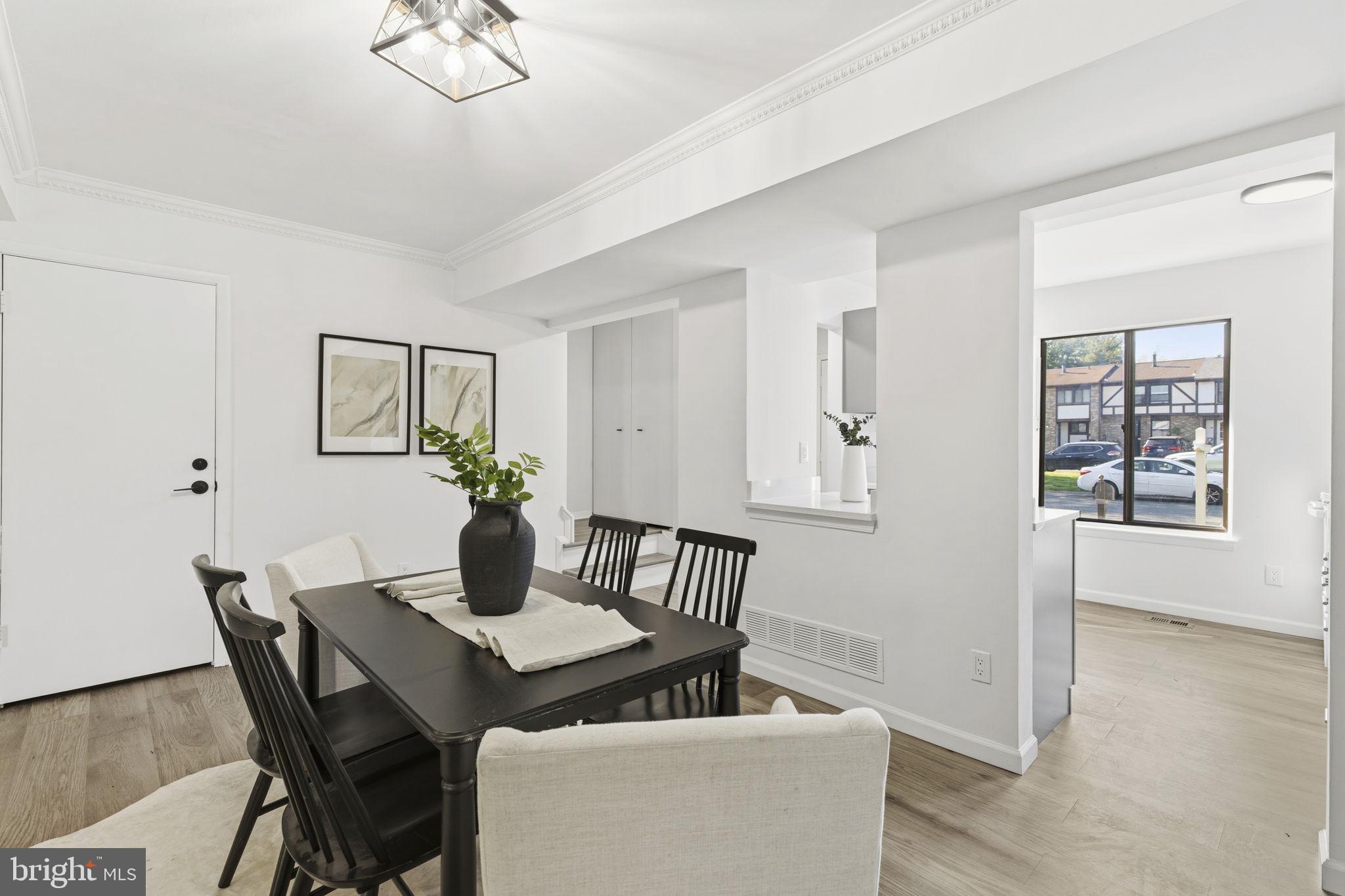 SEVEN COURTS - Residential