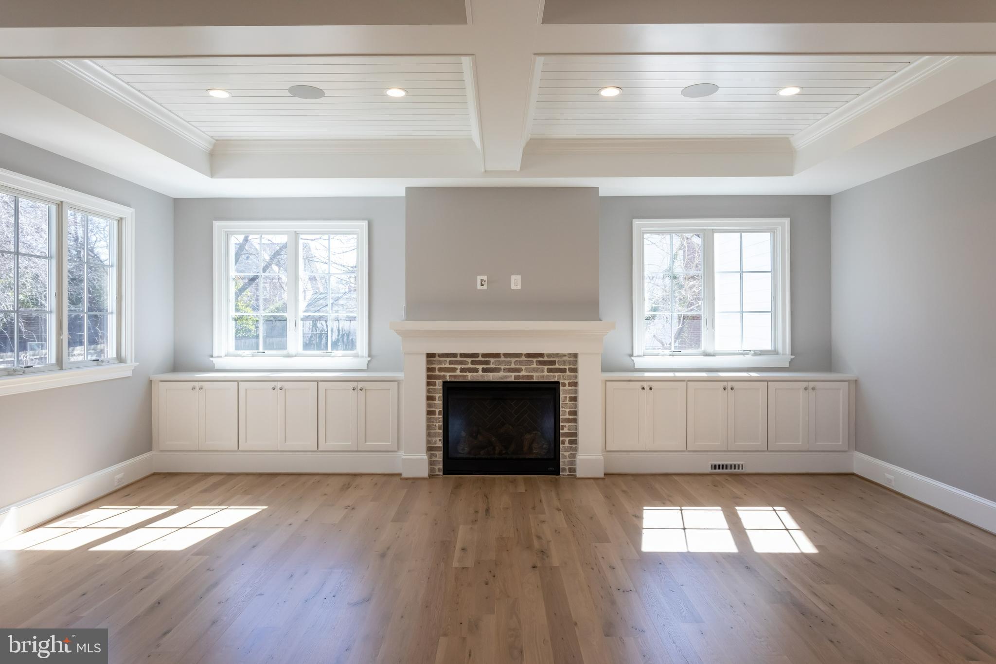 LYON VILLAGE - Residential