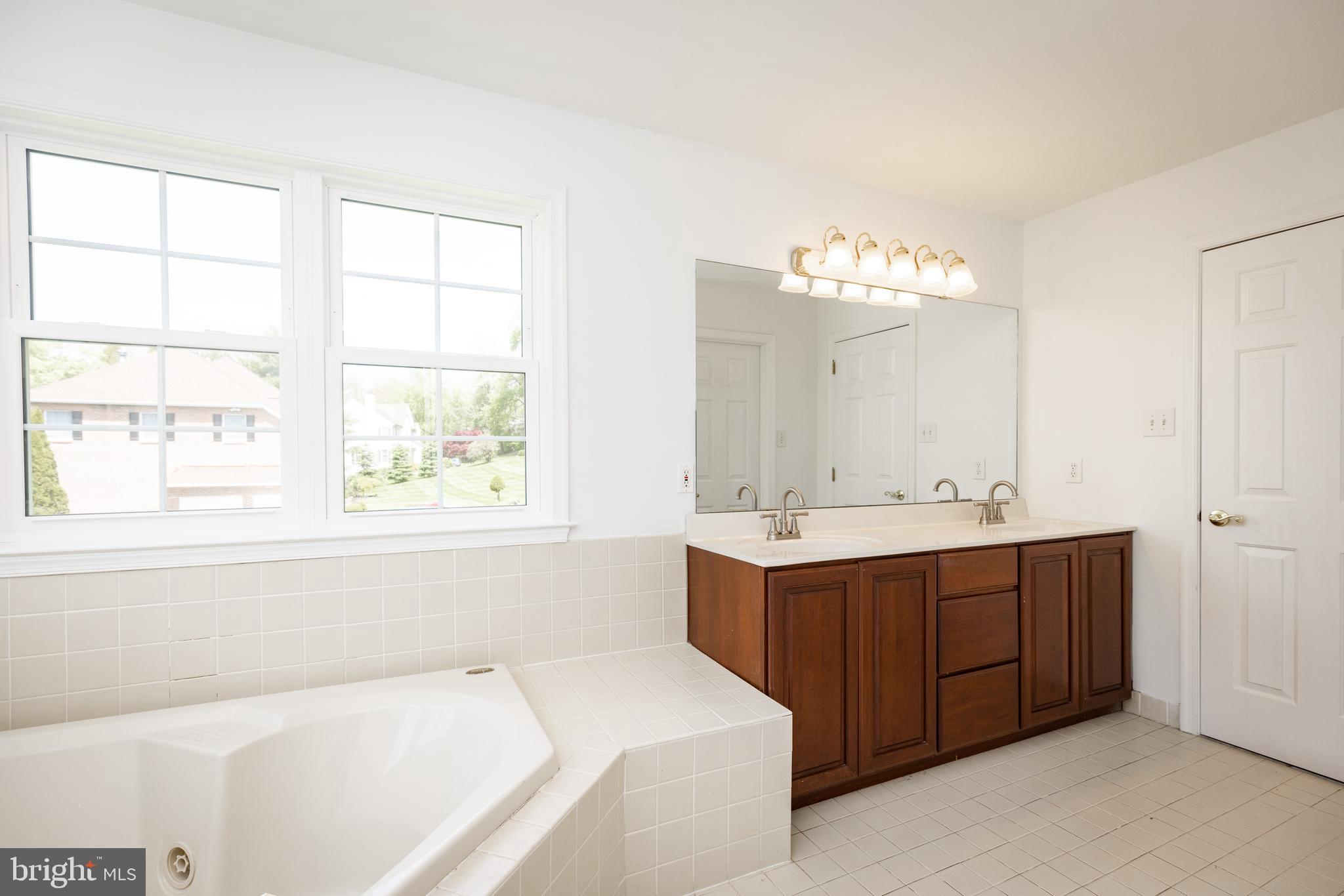 THE MOORS AT RADLEYR - Residential