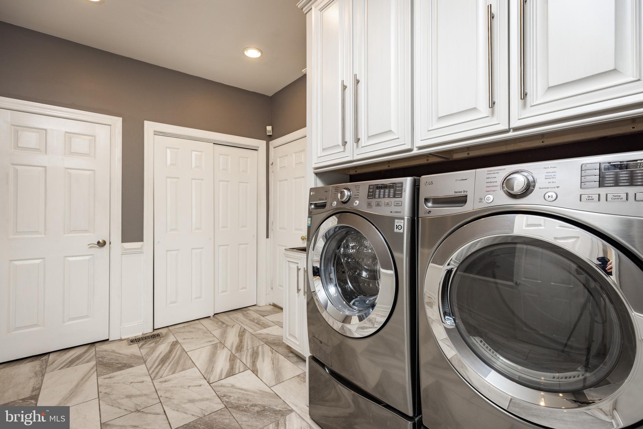 THE MOORS AT RADLEYR - Residential