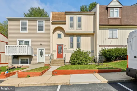 25713 Valley Park Terrace Unit C-7, Damascus, MD MLS: MDMC2176324