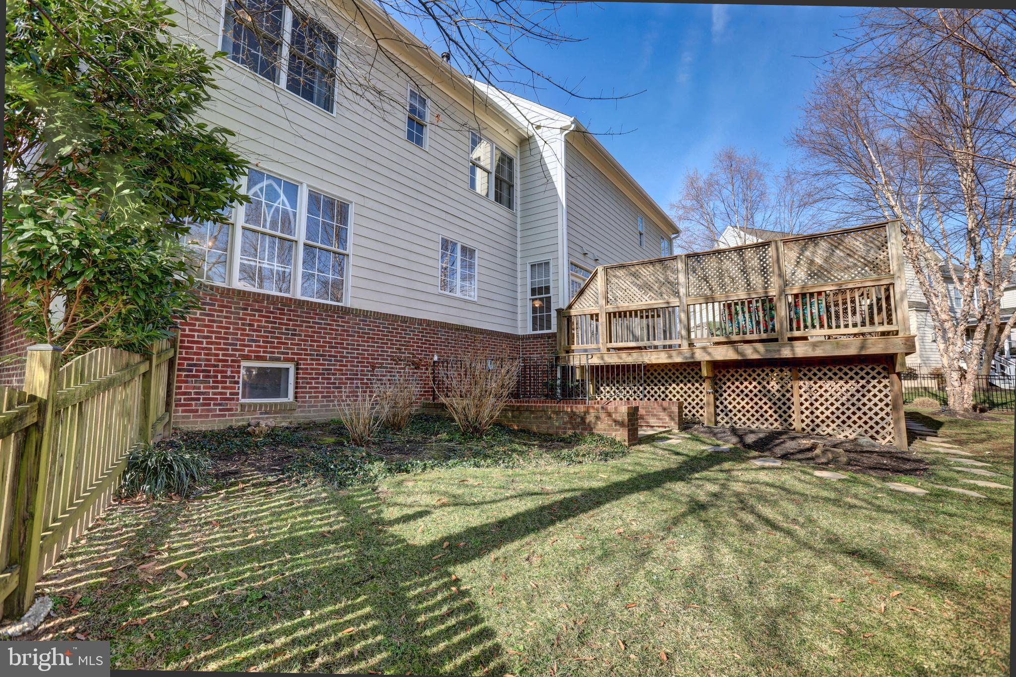 LANSDOWNE ON THE POTOMAC - Residential