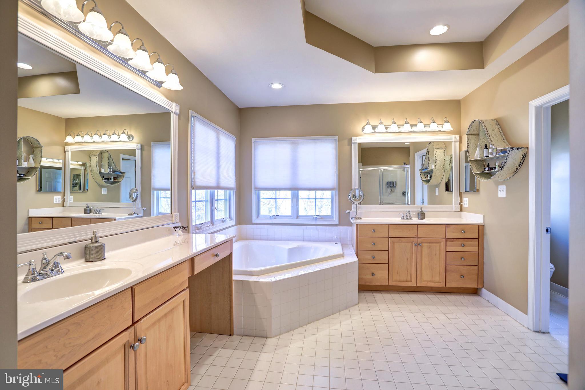 LANSDOWNE ON THE POTOMAC - Residential