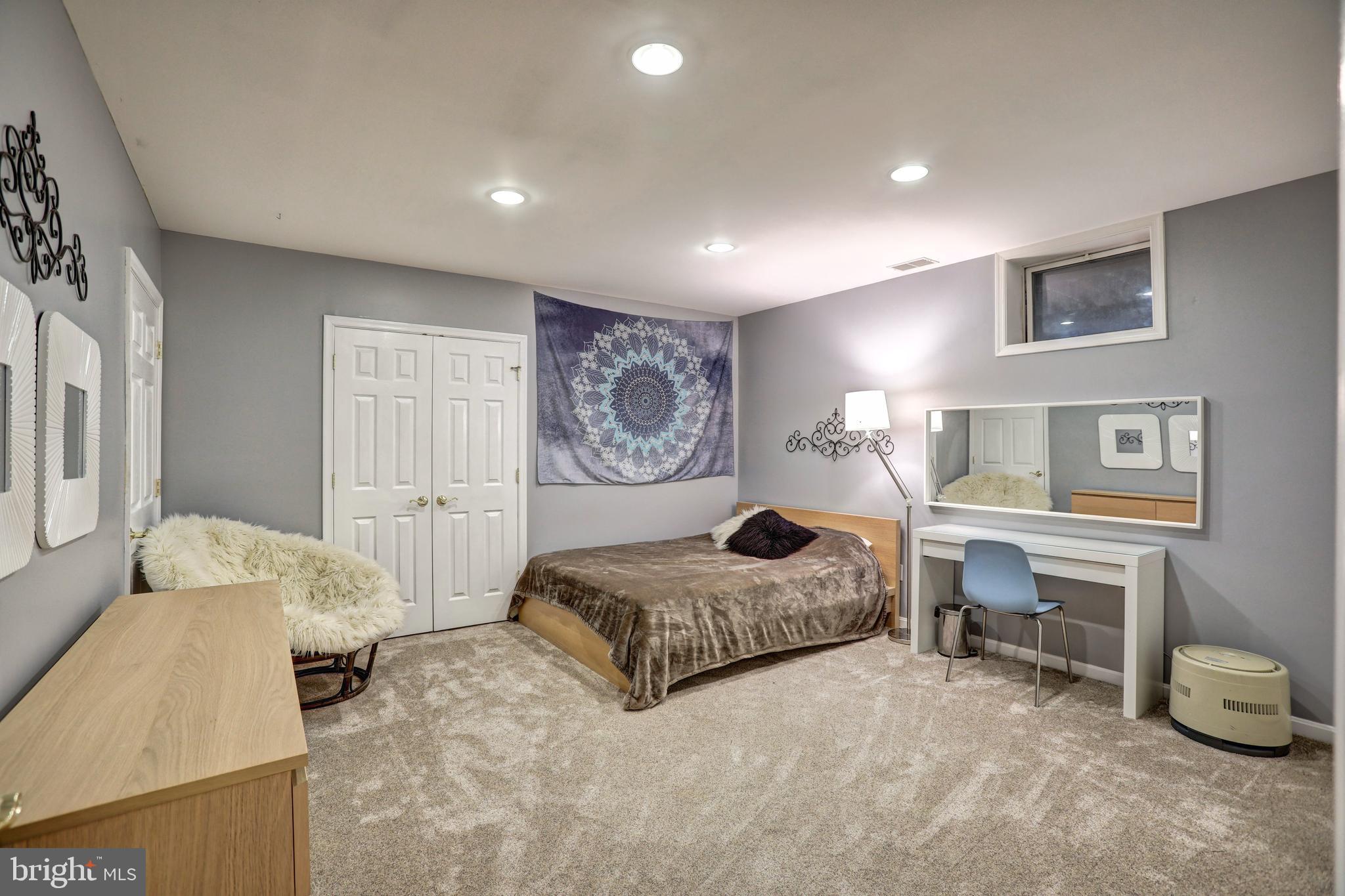 LANSDOWNE ON THE POTOMAC - Residential