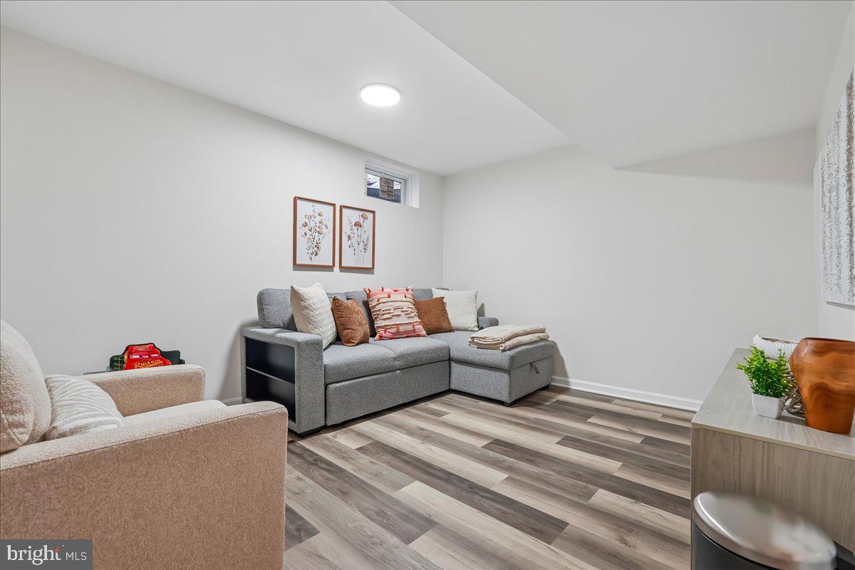 CHURCHILL TOWN - Residential