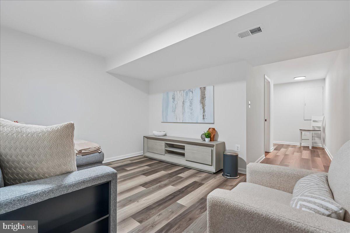 CHURCHILL TOWN - Residential