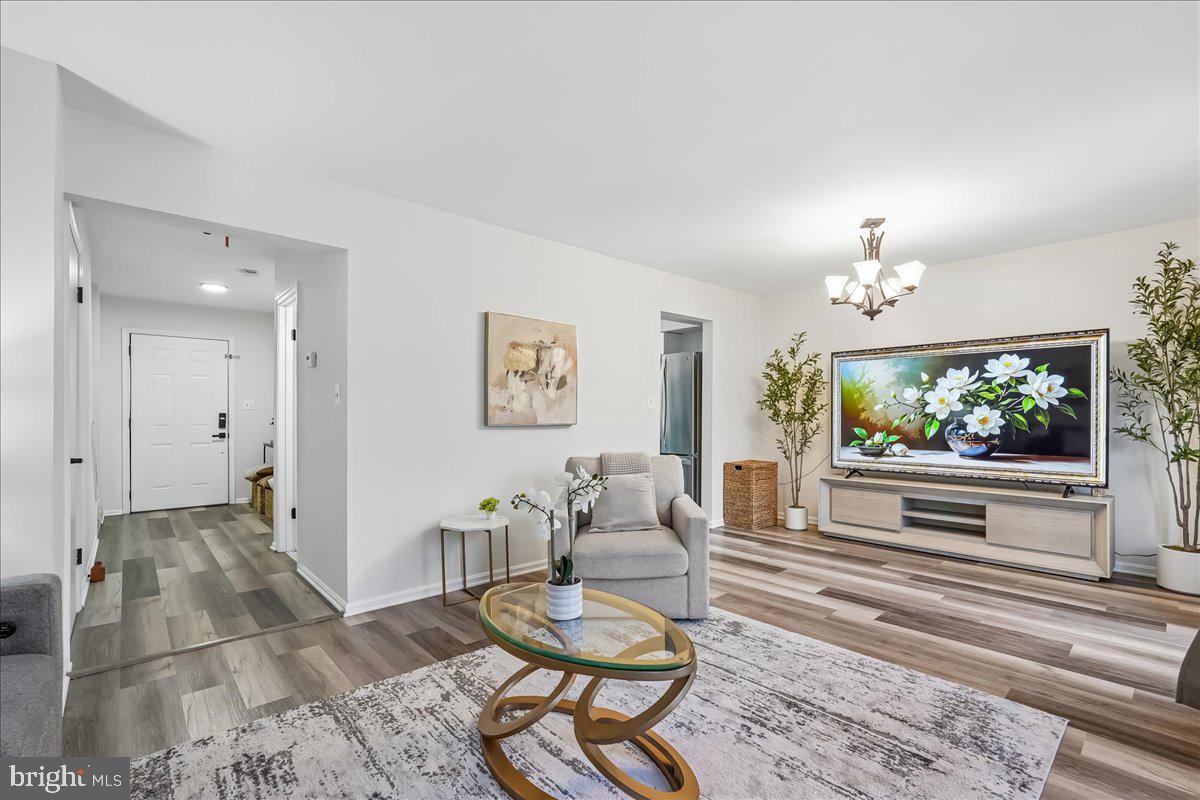 CHURCHILL TOWN - Residential