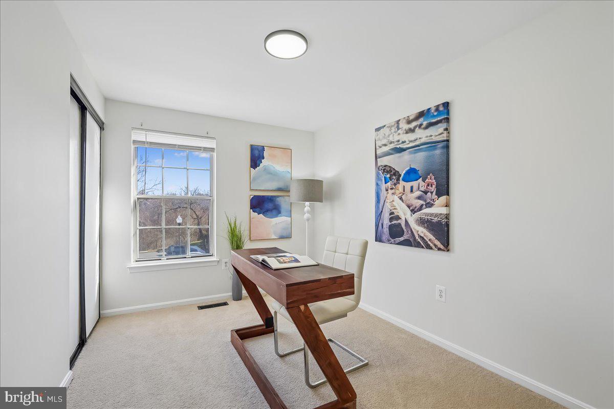 CHURCHILL TOWN - Residential